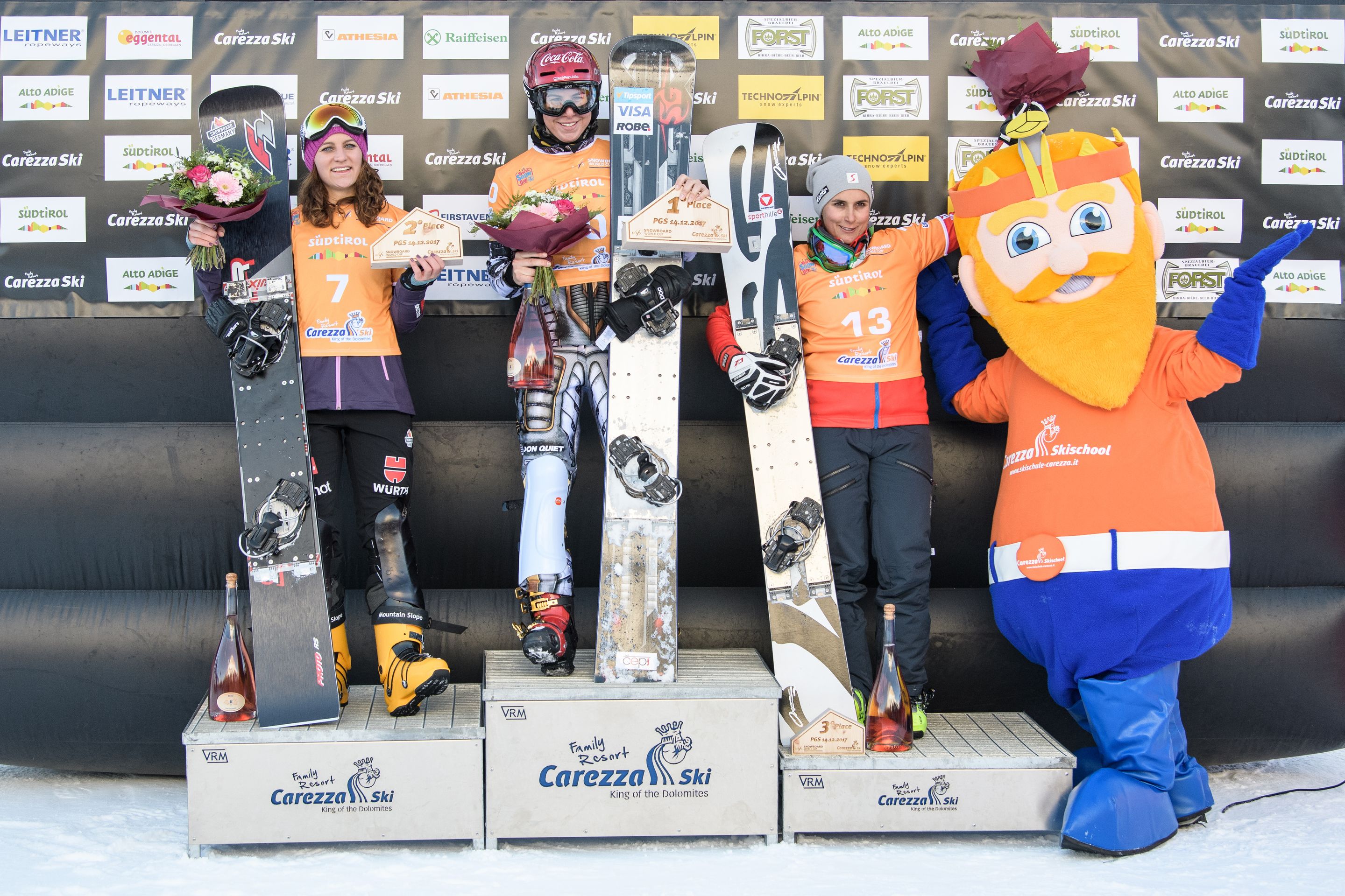 Ester Ledecká - GALERIE: Ester Ledecká vyhrála hned první letošní závod na snowboardu (7/12)