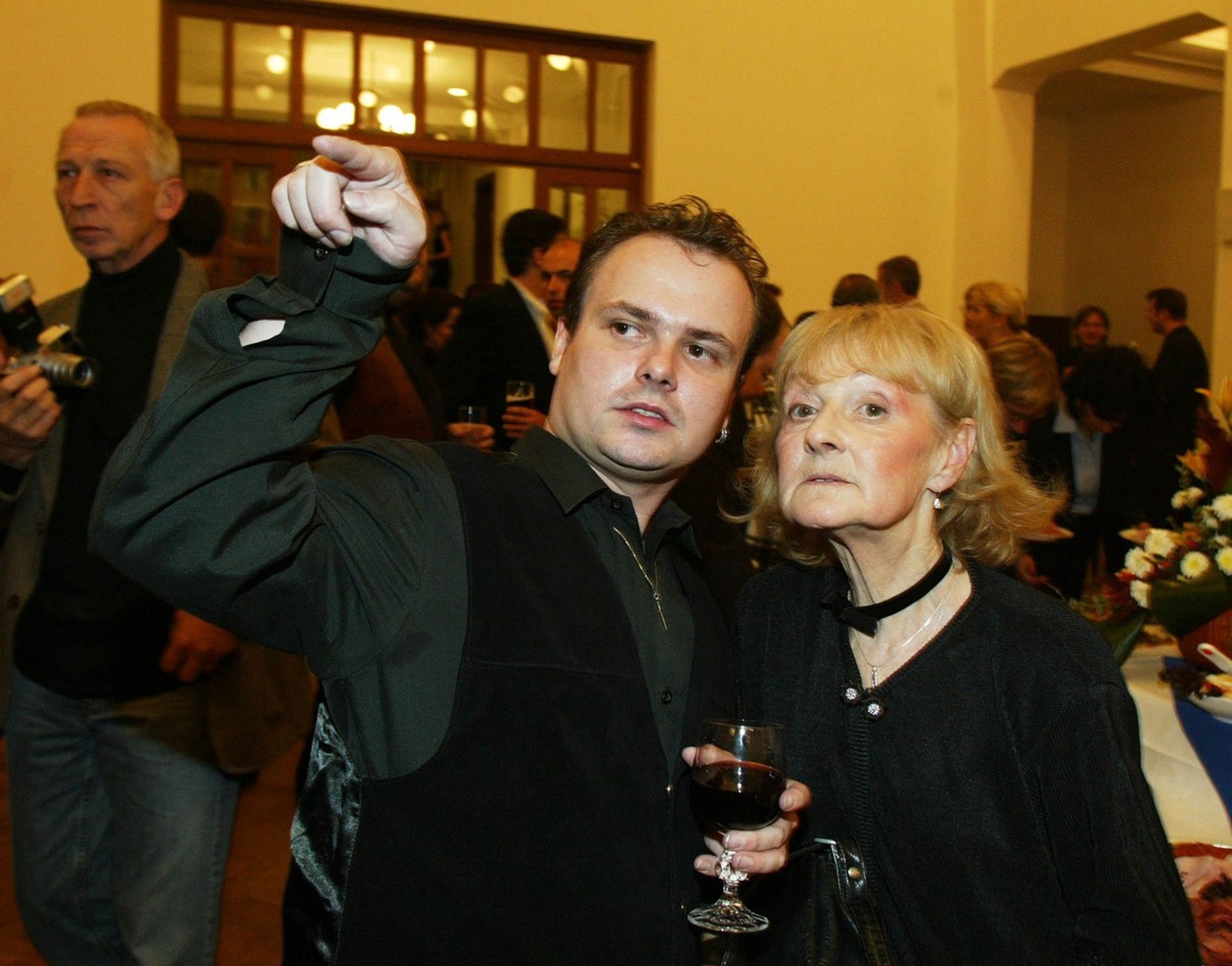 Václav Neckář s manželkou a synem - 2 - GALERIE: Václav Neckář s manželkou a synem (2/5)