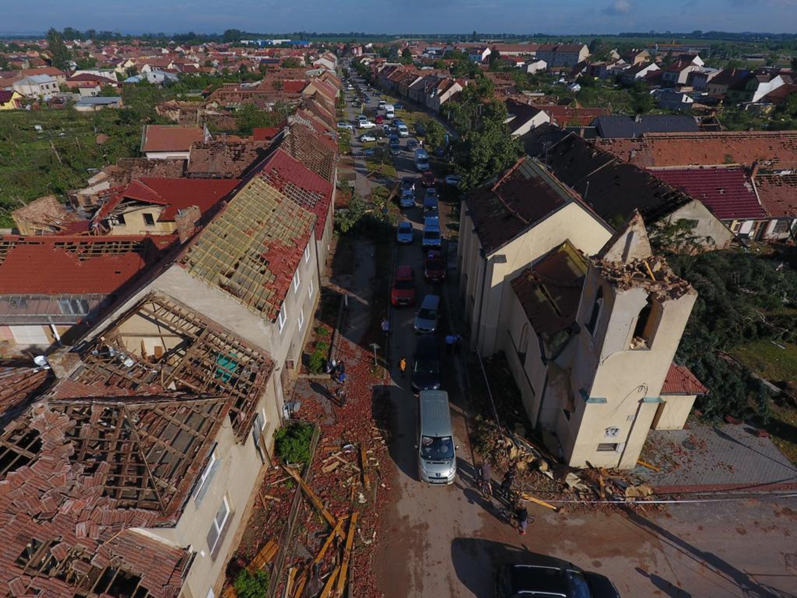 Škody napáchané tornádem na Jižní Moravě - 7 - GALERIE: Záběry na škody způsobené tornádem (2/6)