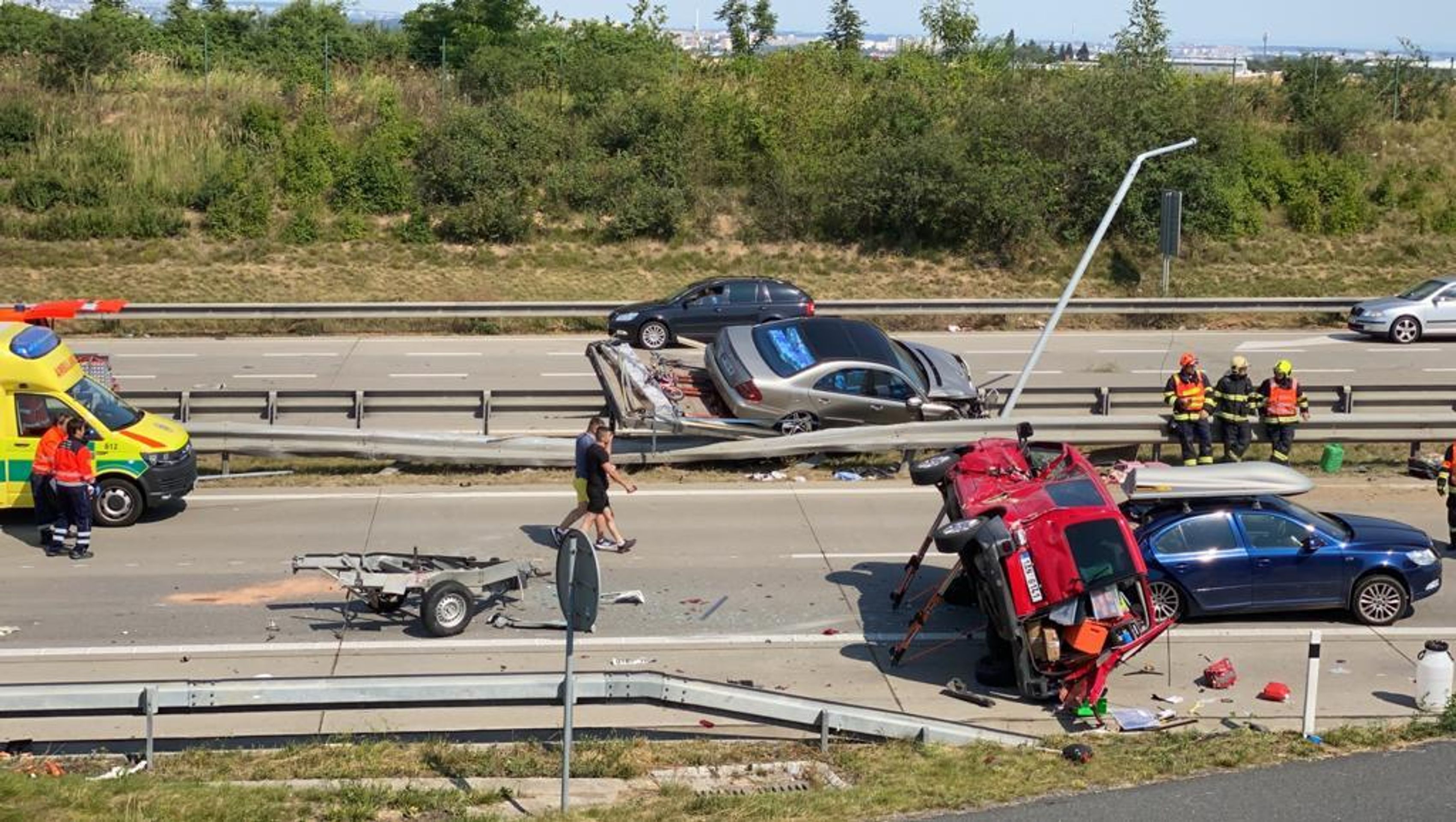 Vážná nehoda na Pražském okruhu - 16 - GALERIE: Vážná nehoda na Pražském okruhu (4/19)