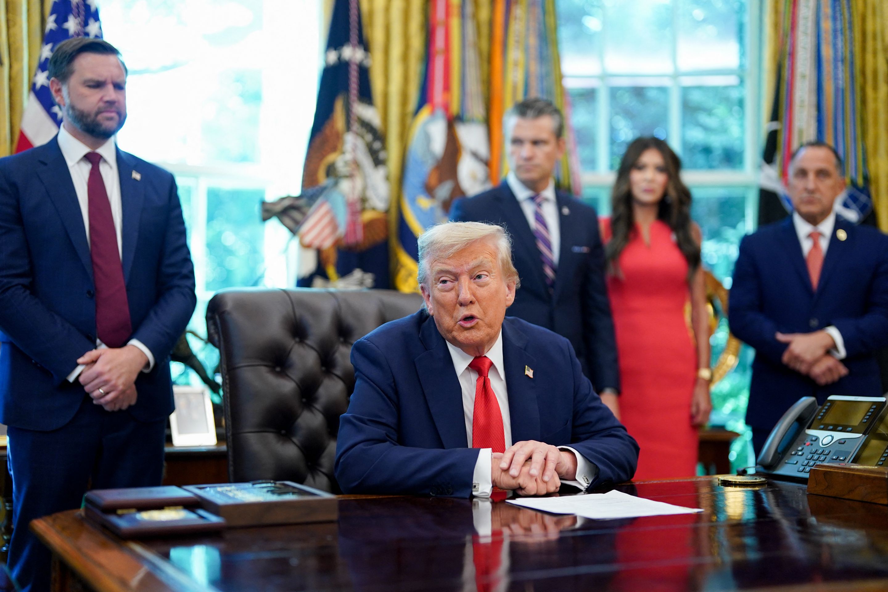 Donald Trump - Ruka Donalda Trumpa (4/5)