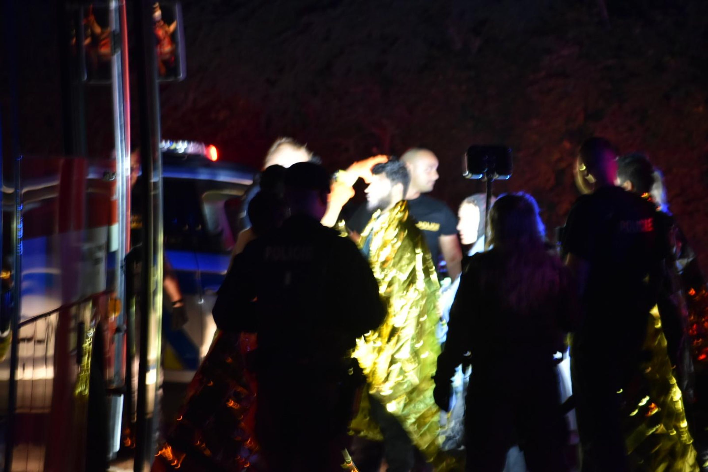 Policie na dálnici D8 zadržela desítky migrantů (3) - Policie na dálnici D8 zadržela desítky migrantů (2/6)