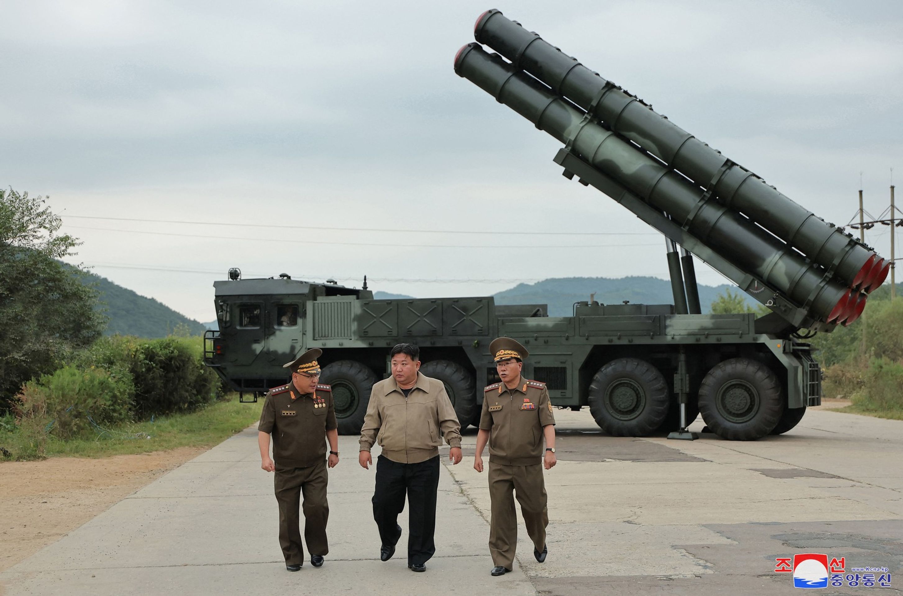 Kim Čong-un na návštěvě továrny na výrobu obohaceného uranu, 13. 9. 2024 (5) - Kim Čong-un na návštěvě továrny na výrobu obohaceného uranu (4/5)