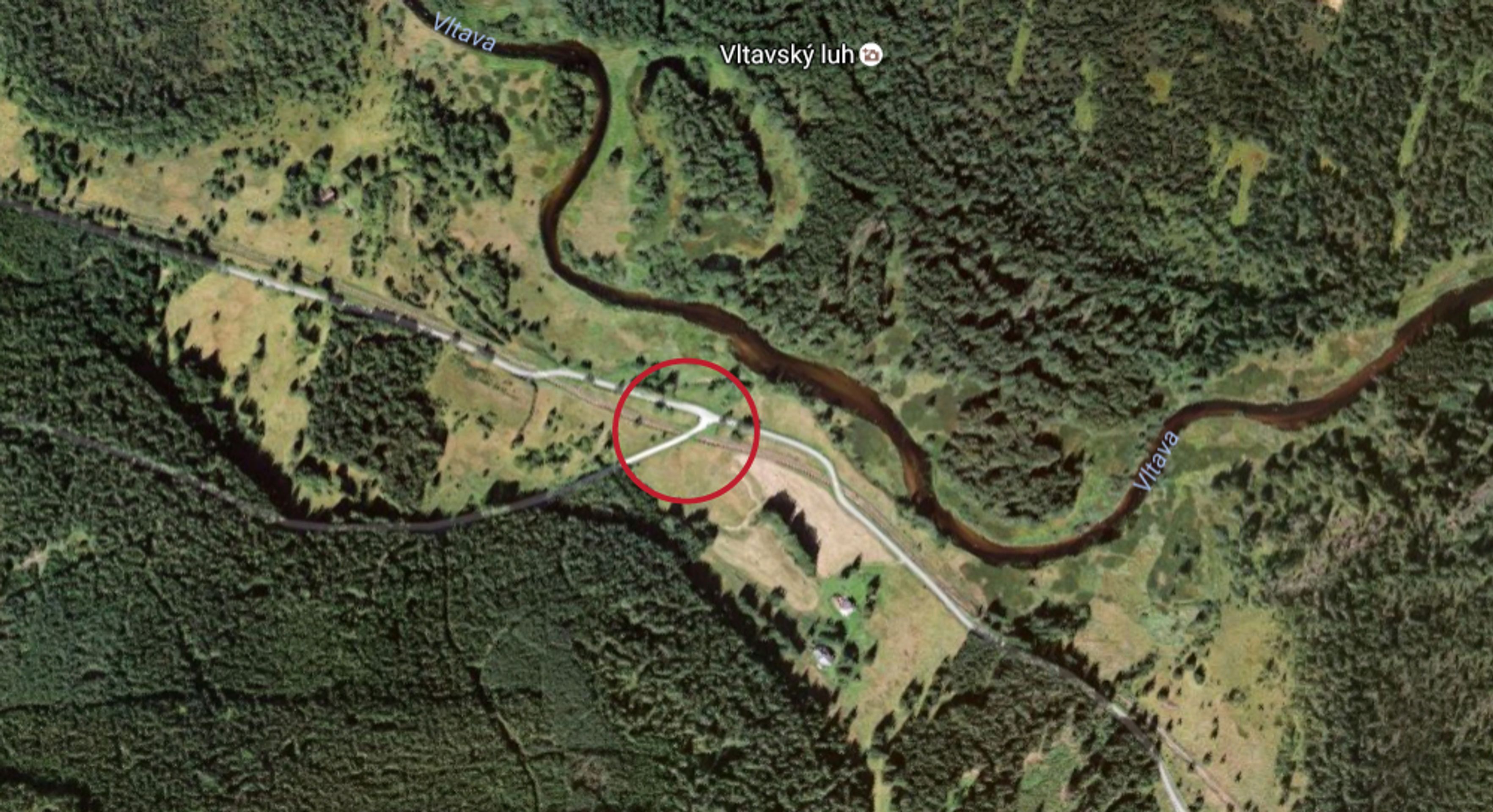 Nebezpečné přejezdy: P 1663, České Budějovice - Černý Kříž, Jihočeský kraj - přejezd bez světel, ŘEŠENÍ: se závorami. DŮVOD: Přejezdy zabezpečené výstražnými kříži, účelová komunikace Správy CHKO s frekvencí cyklistů, navrženo zrušení přejezdů - GALERIE: Nebezpečné přejezdy - Jihočeský kraj (13/18)