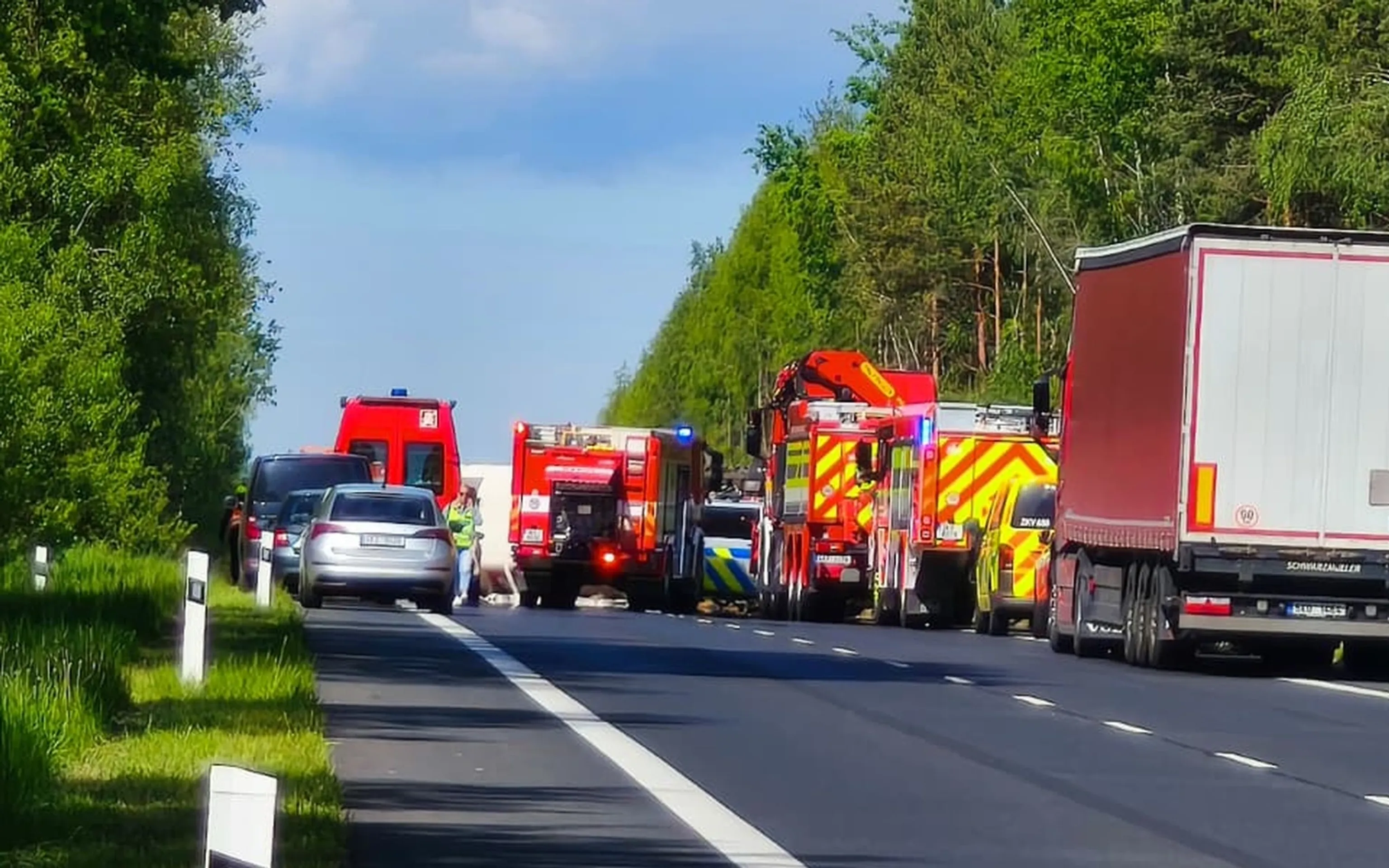 Střet kamionu s vozidlem údržby - Střet kamionu s vozidlem údržby (3/10)