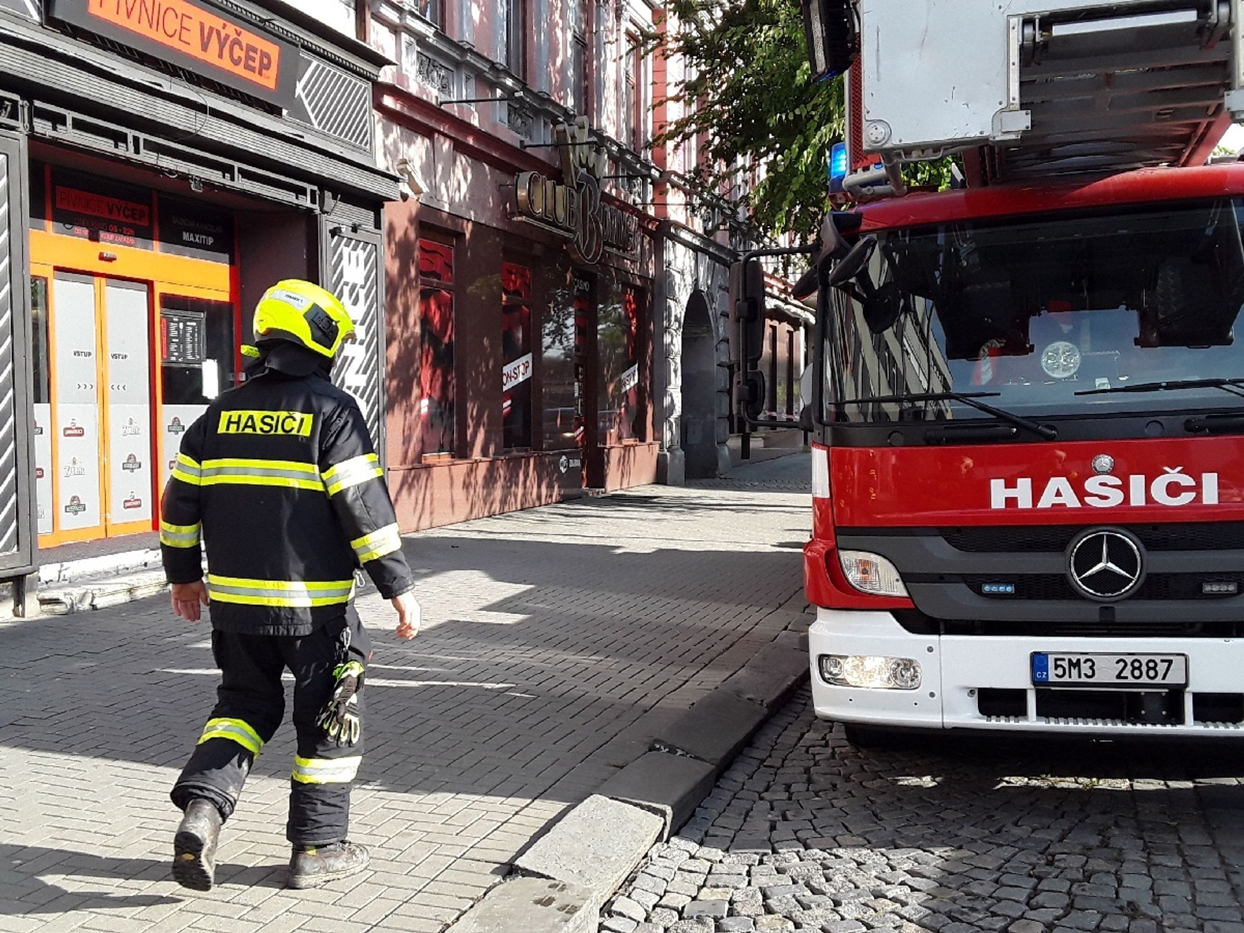 Hasiče v Olomouckém kraji zaměstnal silný vítr - 12 - GALERIE: Hasiči řešili vyvrácené stromy (5/8)