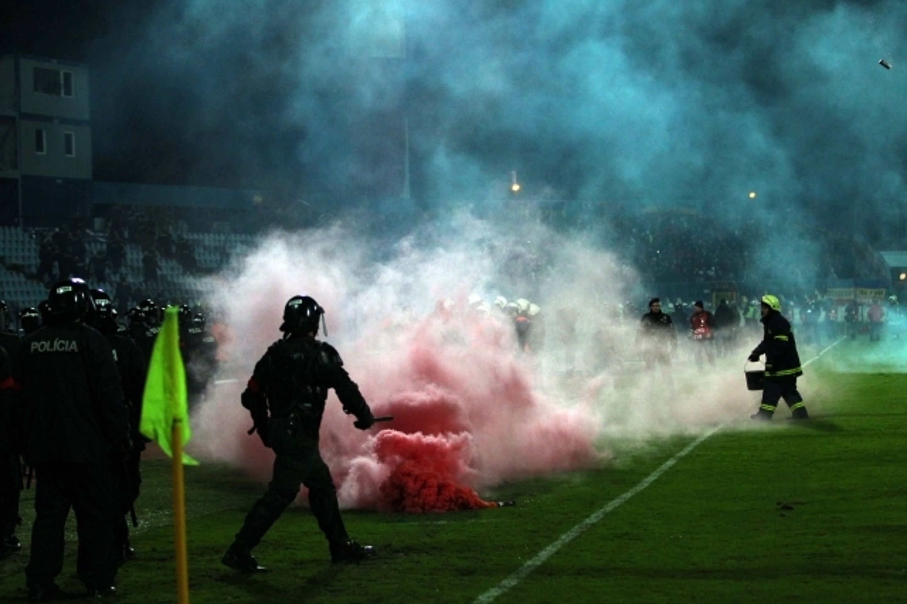 Řádění chuligánů na zápase Slovan - Sparta - 1 - GALERIE: Řádění chuligánů na zápase Slovan - Sparta (2/10)