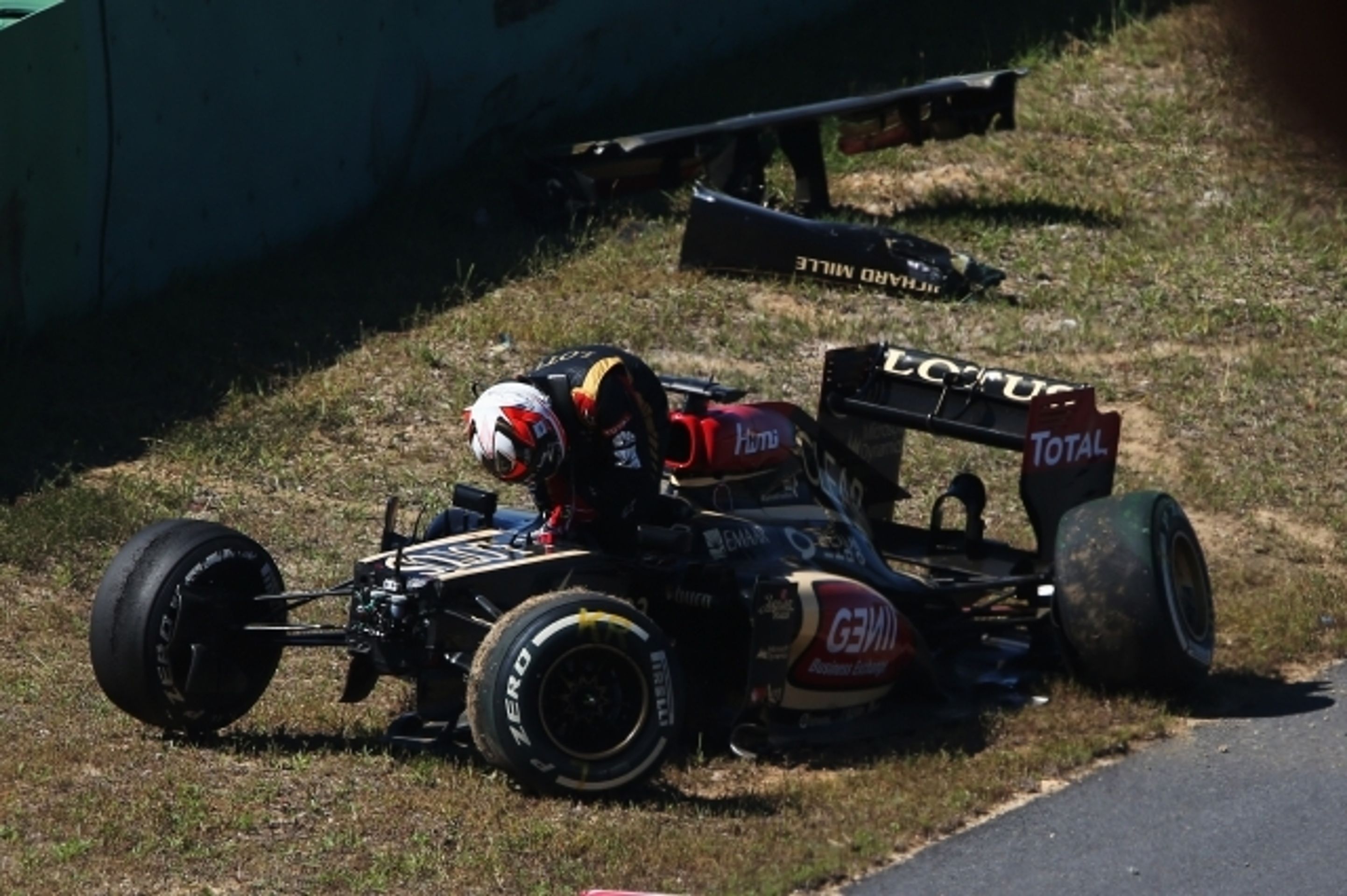 Kimi Räikkönen havaroval v tréninku na Velkou cenu Koreje F1 - 4 - GALERIE: Kimi Räikkönen boural v tréninku na Velkou cenu Koreje F1 (4/7)