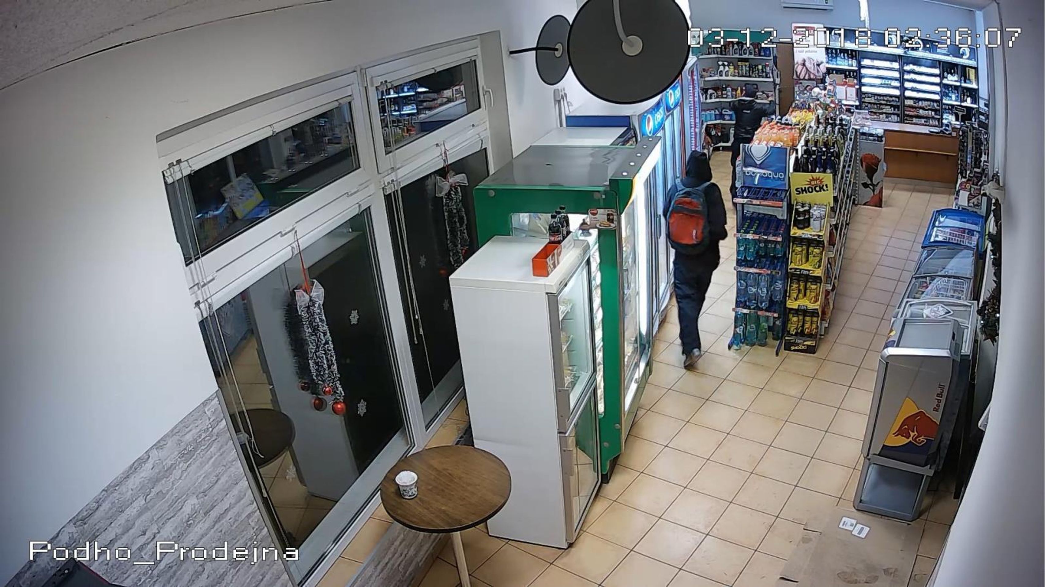 Loupežné přepadení obsluhy čerpací stanice na Mělnicku - 4 - GALERIE: Obviněné z vraždy a loupeže na pumpě u Nelahozevsi vedou k soudu (15/17)