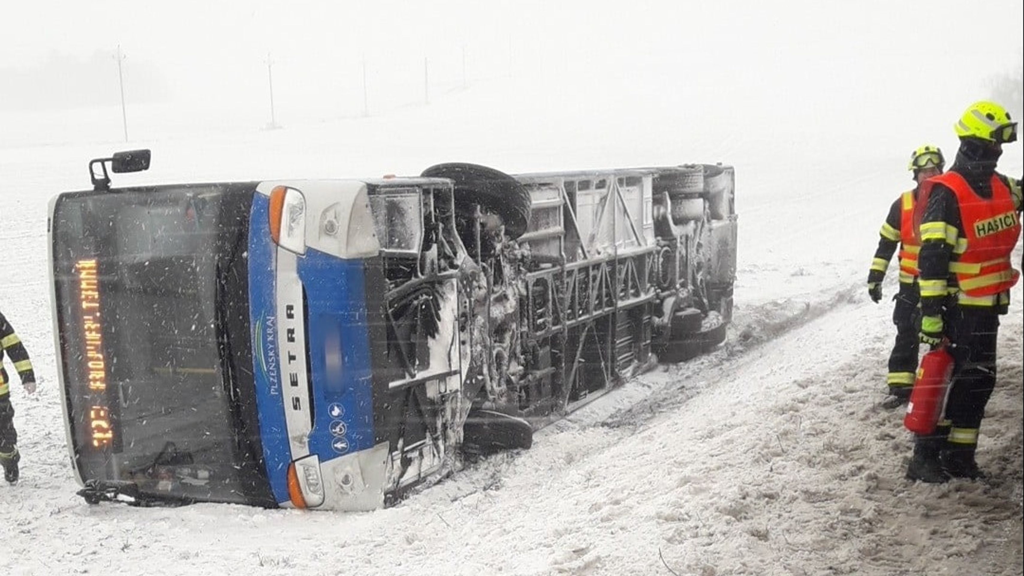 bus (cropped) - Nehoda autobusu na Plzeňsku (1/2)