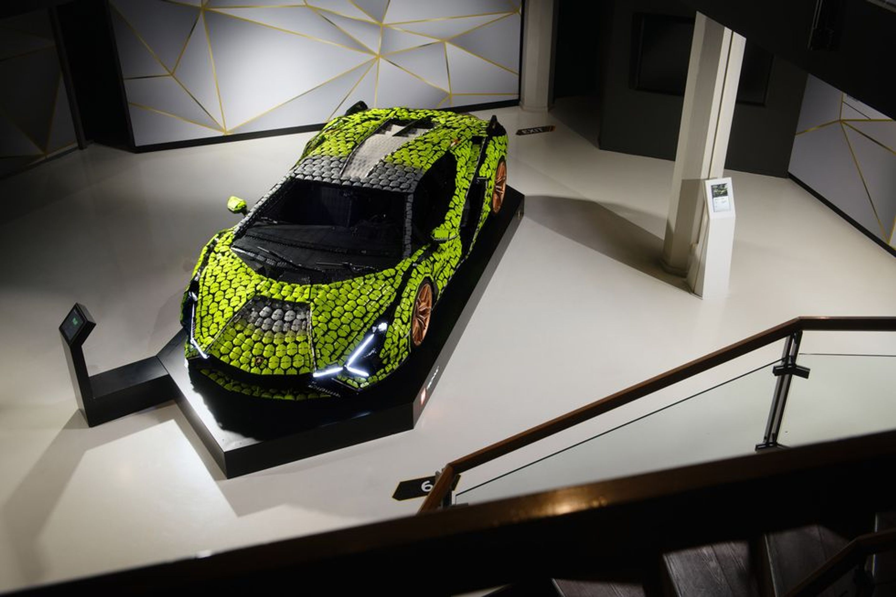 Lamborghini Sián FKP 37 z lega - Lamborghini Sián FKP 37 z lega (6/8)
