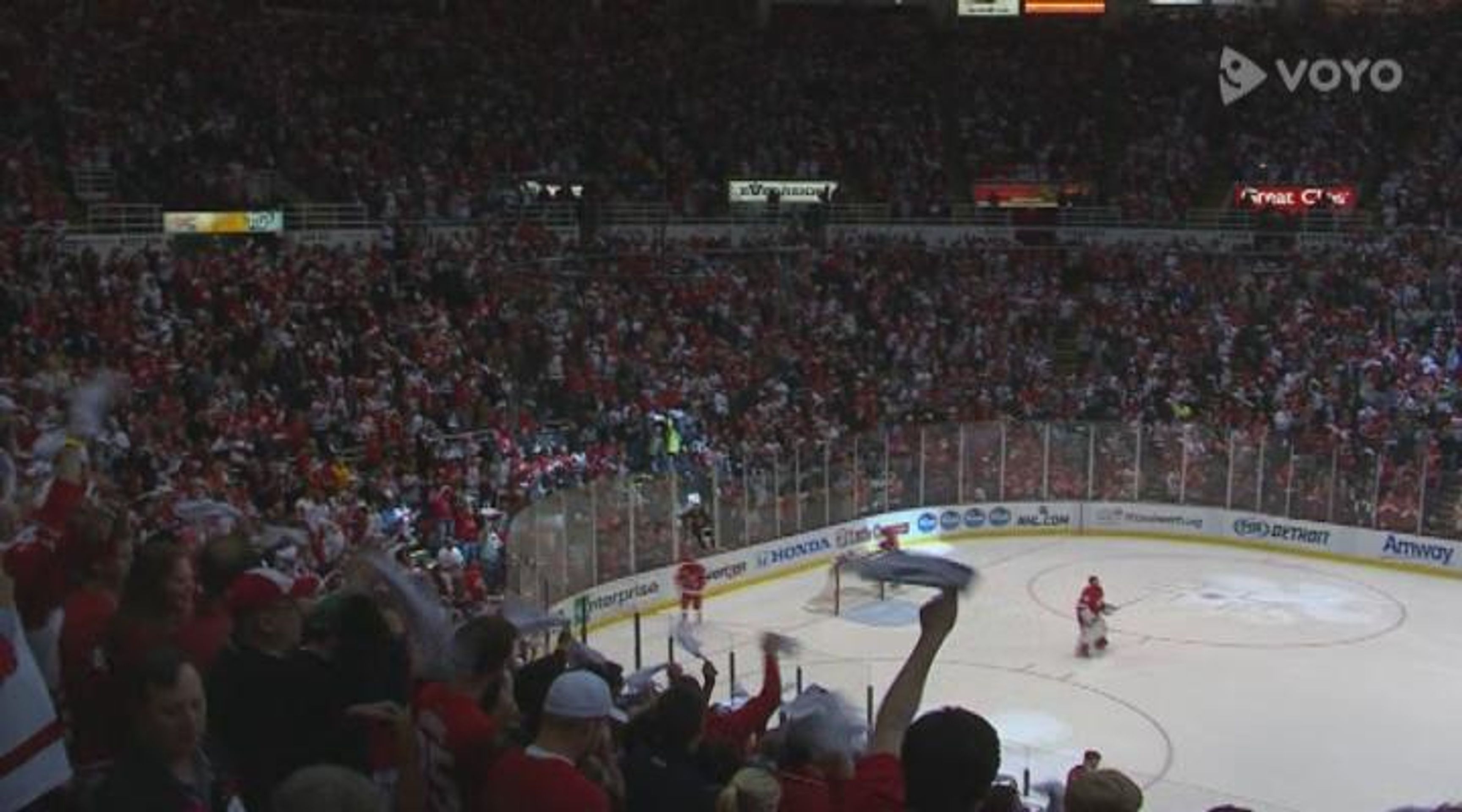 2013-05-28_NHL-CHI-DET-B017382 - VTHUMB - GALERIE: Martin Šafařík s Terezou Mandzákovou v dětském domově (2/8)