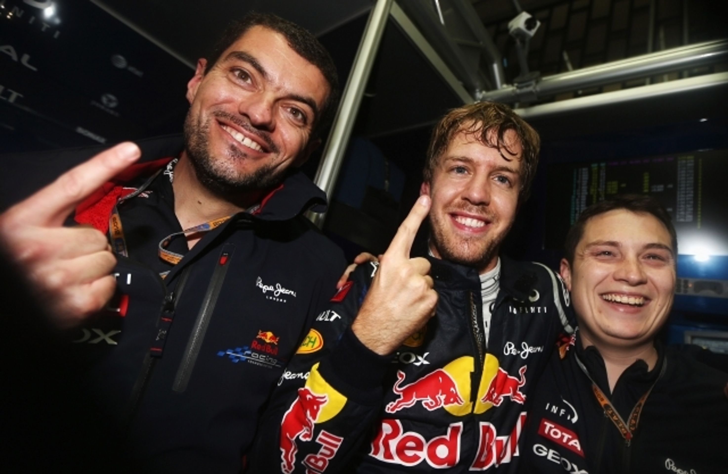 Sebastian Vettel slaví třetí titul mistra světa F1 - 12 - GALERIE: Sebastian Vettel slaví třetí titul mistra světa F1 (2/9)