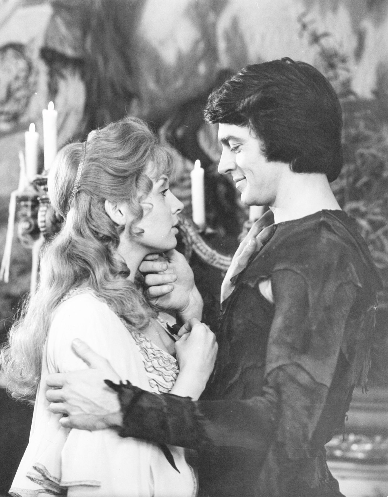 Zdena Studenková a Vlastimil Harapes ve filmu Panna a netvor, 1979 - Vlastimil Harapes (1/13)
