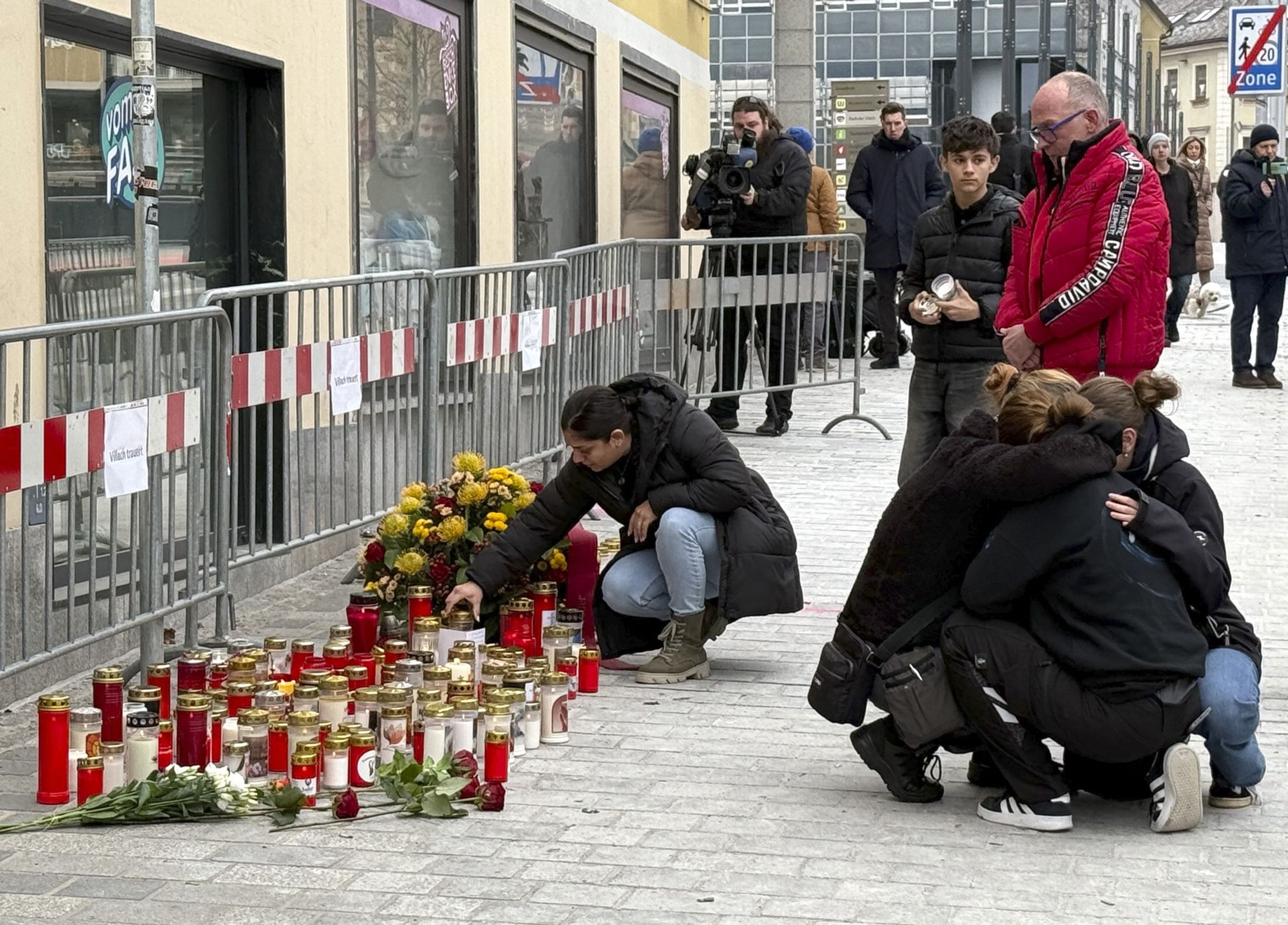 Syřan v rakouském Villachu pobodal několik lidí, zabil 14letého mladíka (1) - Syřan v rakouském Villachu pobodal několik lidí (1/3)
