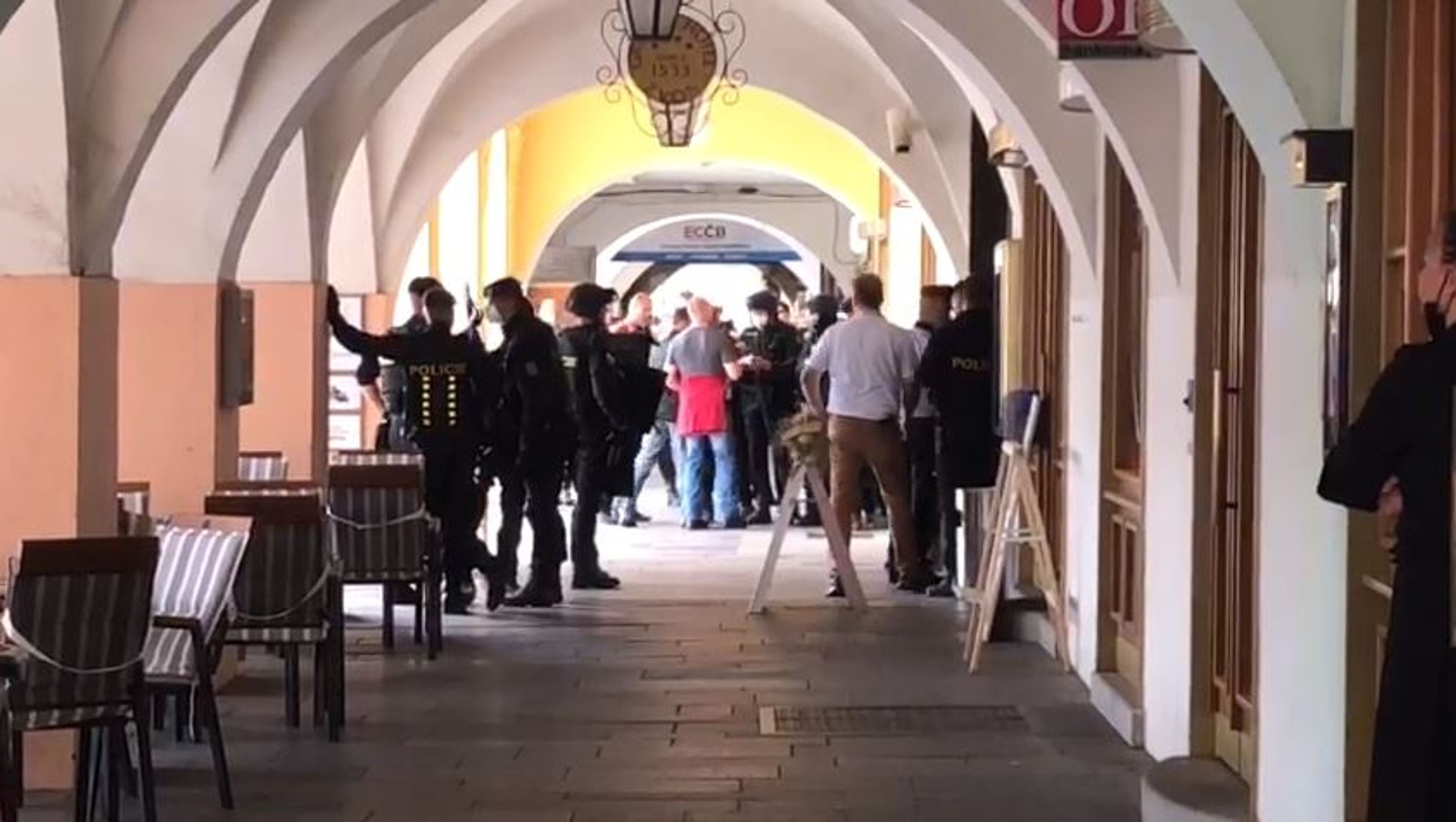 V Českých Budějovicích drží muž rukojmí - 5 - GALERIE: V Českých Budějovicích drží muž rukojmí (5/5)