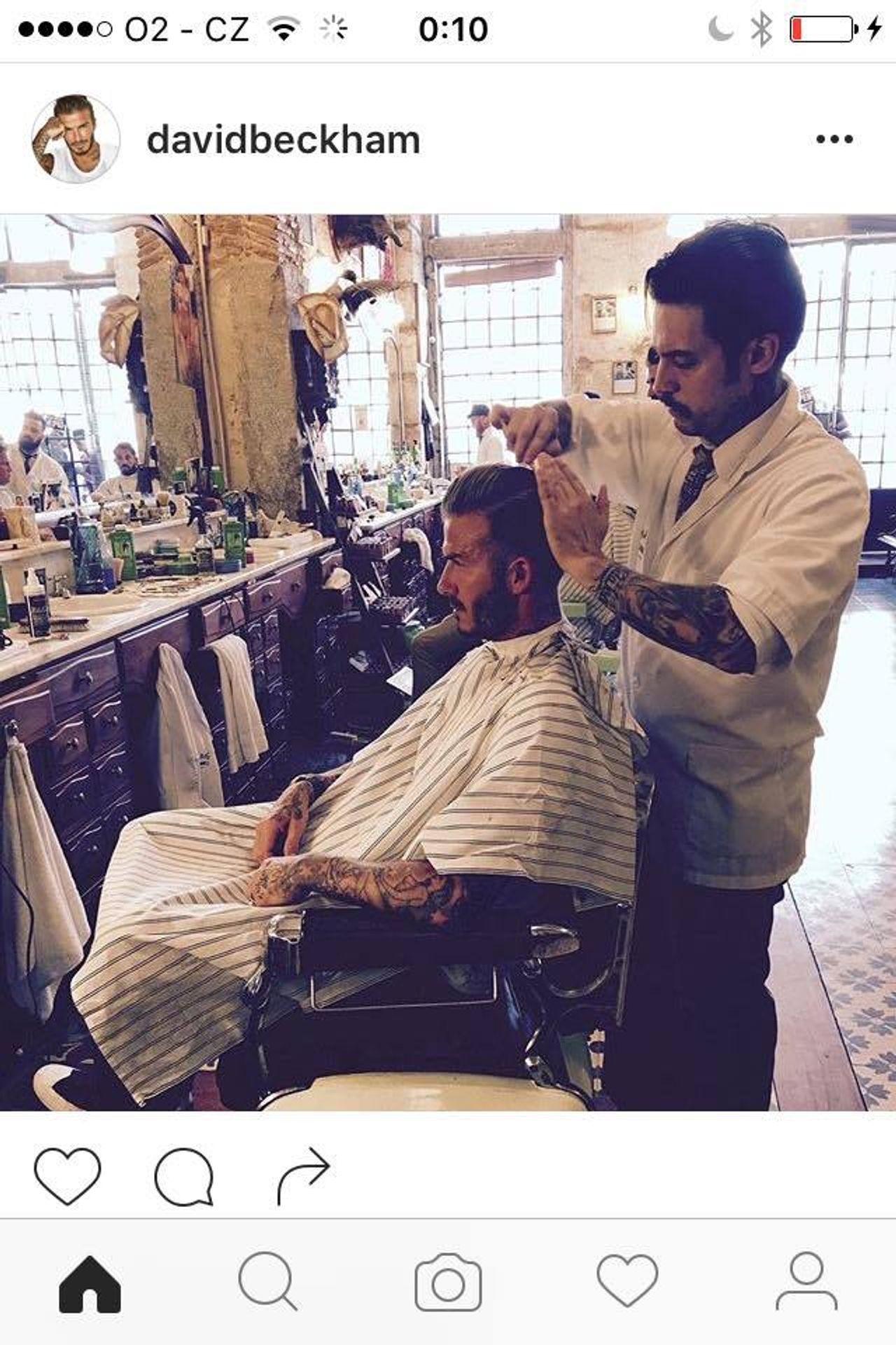 David Beckham a Michal Jinoch ve Figaro´s - 13 - Michal Jinoch a David Beckham ve Figaro´s barbershopu (8/12)