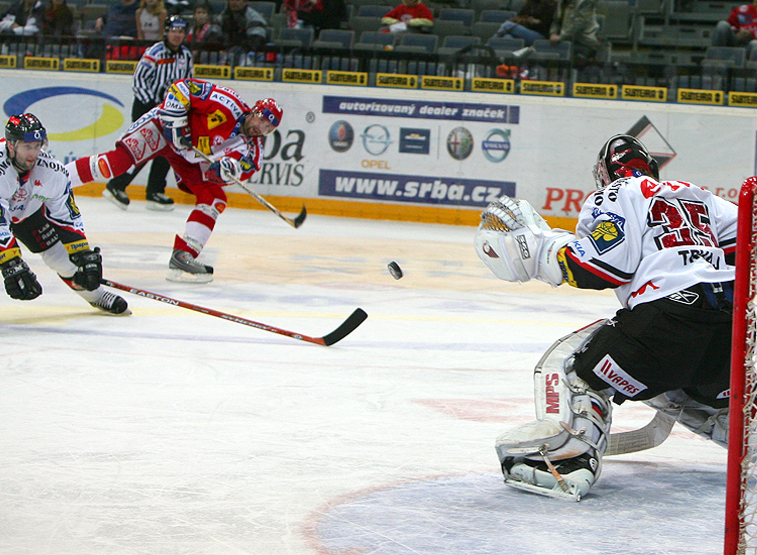 HC Slavia Praha - HC Znojemští Orli 6:3 - Slavia snížila náskok Českých Budějovic v čele extraligy (3/9)