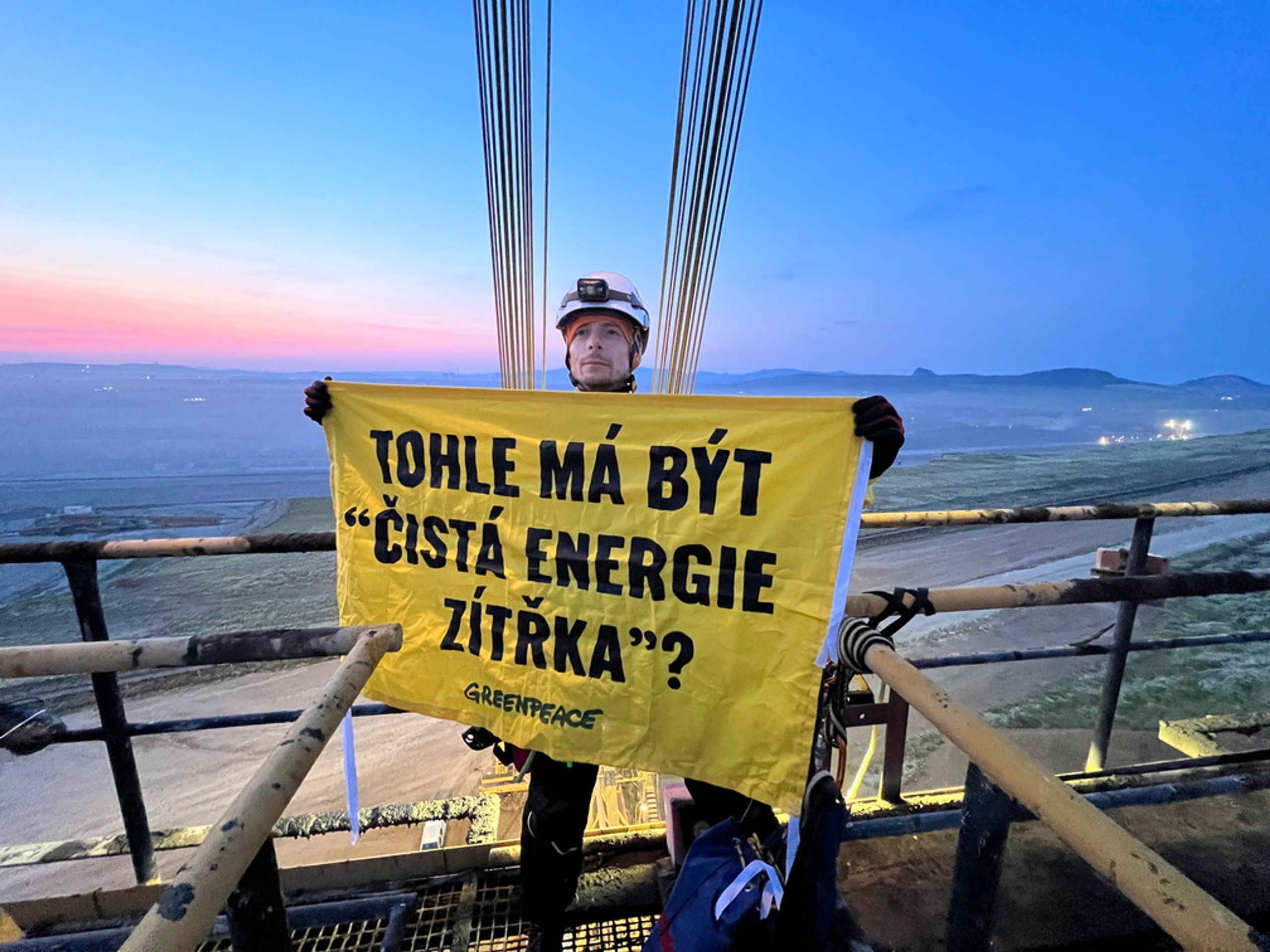 Aktivisté protestují proti těžbě uhlí v Bílině - Aktivisté protestují v severočeském lomu Bílina (3/3)