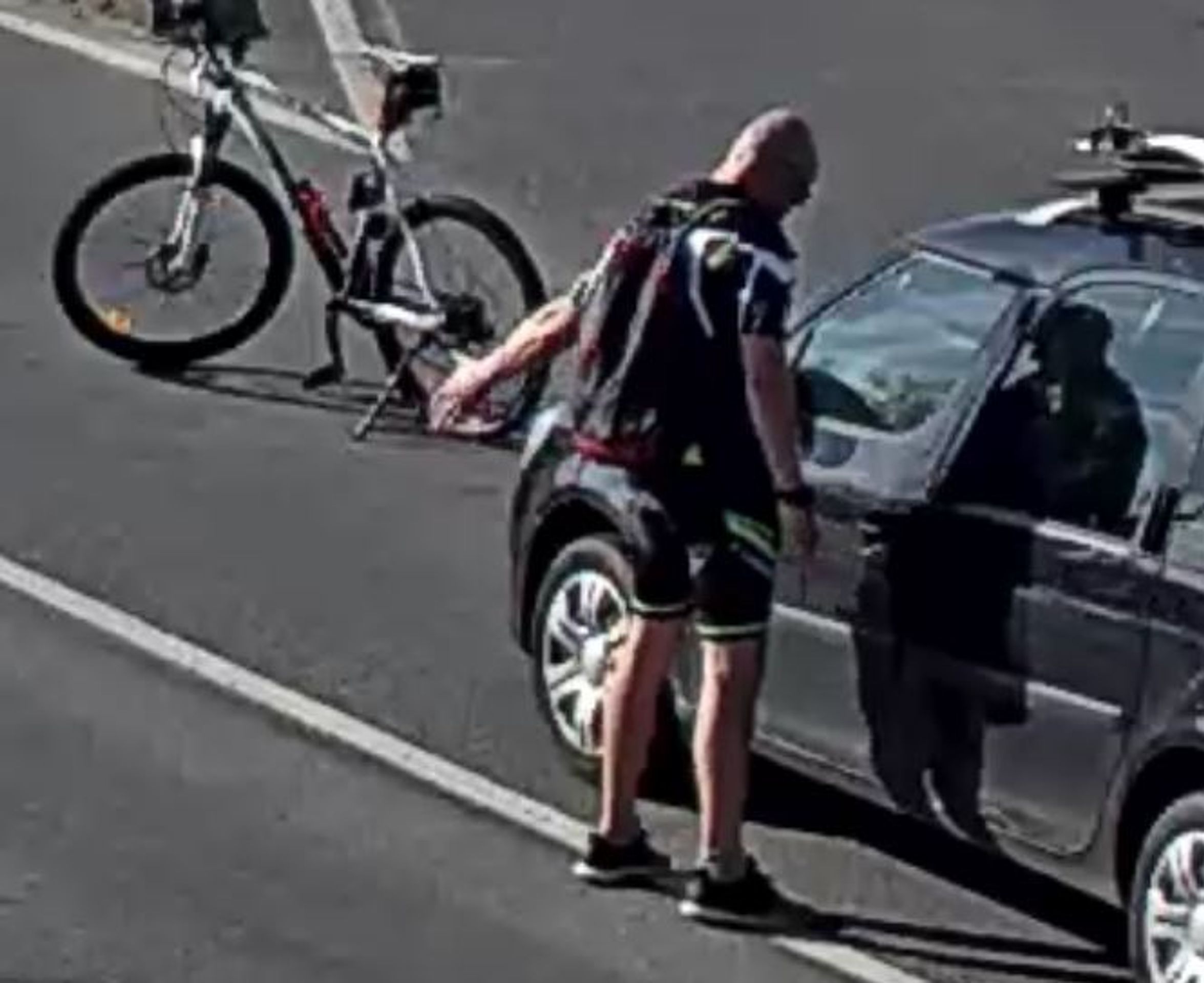 Cyklista v Ostravě zaútočil na řidiče - 3 - GALERIE: Cyklista v Ostravě zaútočil na řidiče (3/6)
