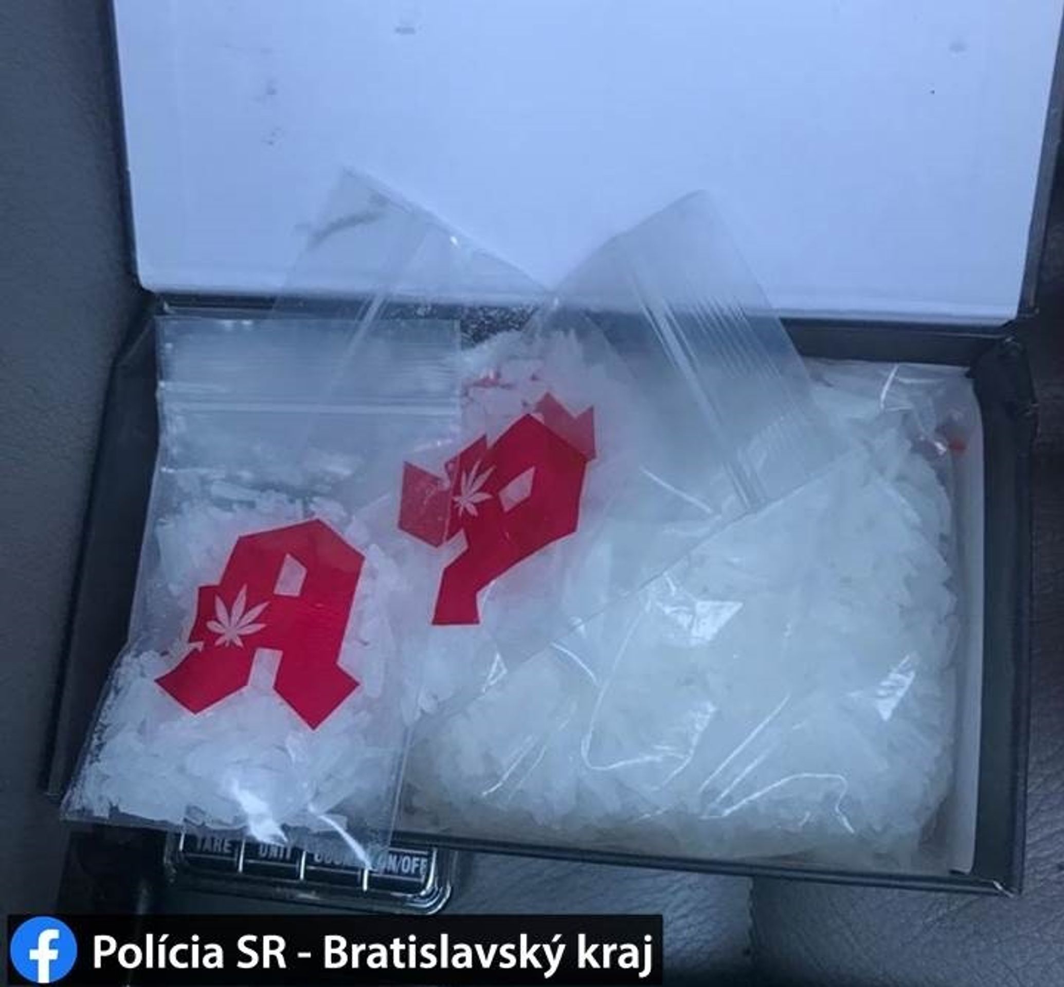 Slovenská policie našla v autě náhodou drogy - 4 - GALERIE: Slovenská policie během kontroly našla náhodou drogy (1/4)