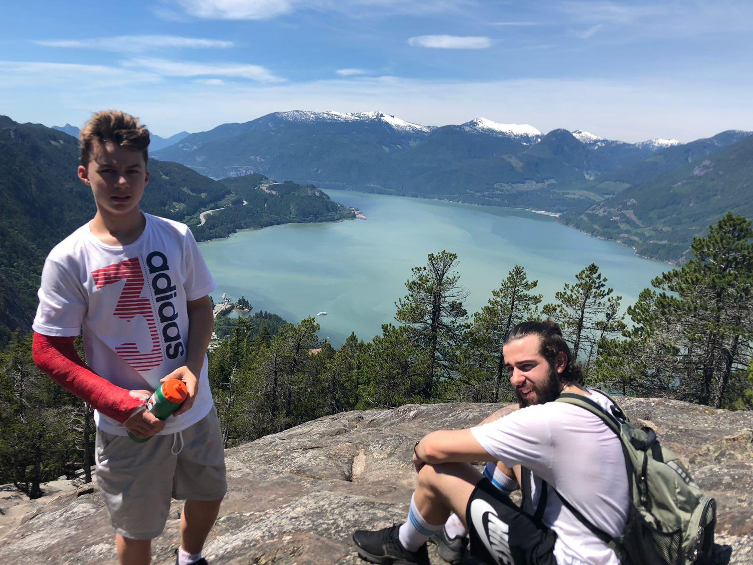 Connor Bedard a Vojtěch Krejčiřík (2018) - Vojtěch Krejčiřík s Connorem Bedardem v roce 2018 (10/11)