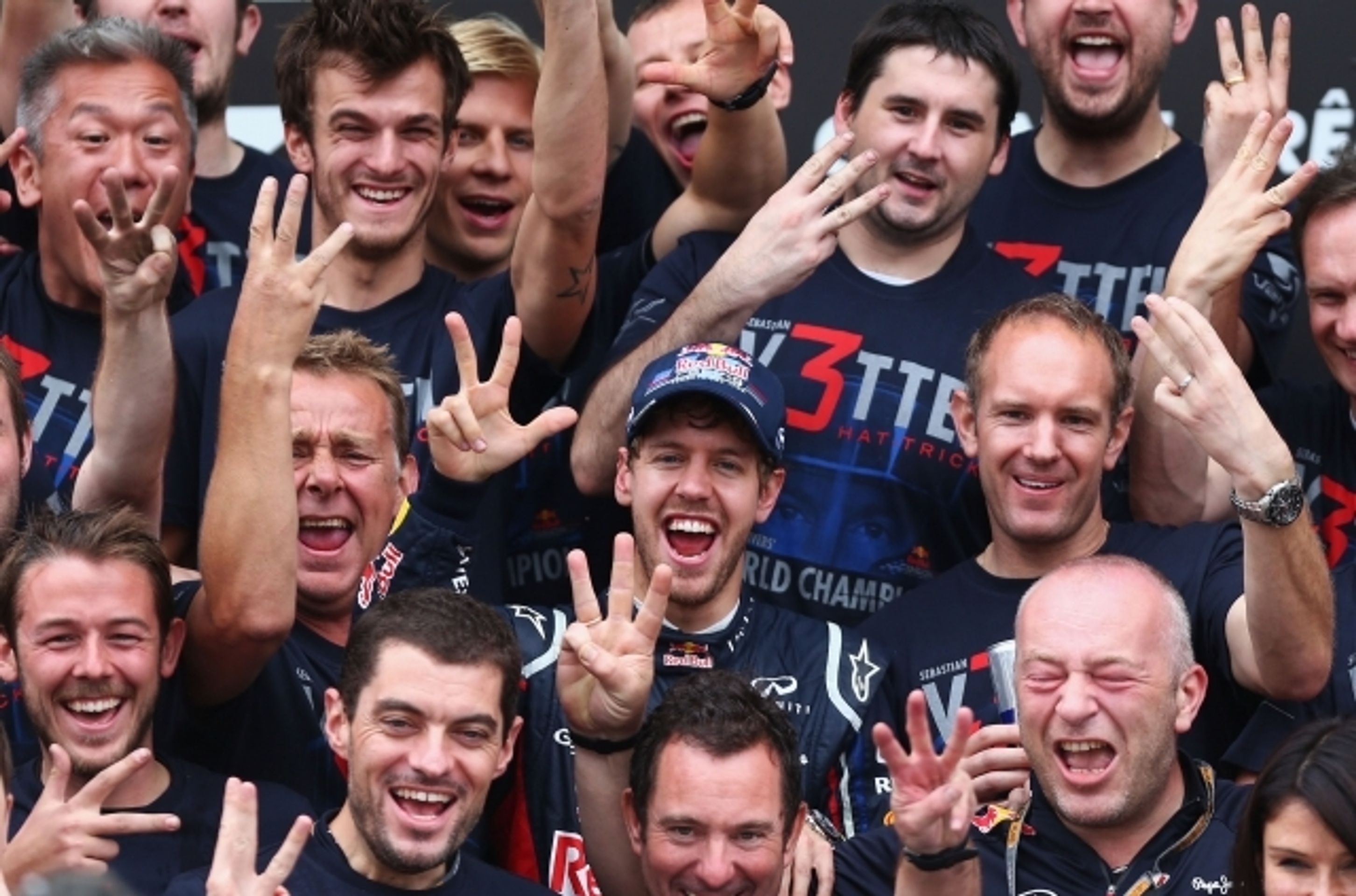 Vettel slaví třetí titul - 4 - GALERIE: Vettel slaví třetí titul (1/7)