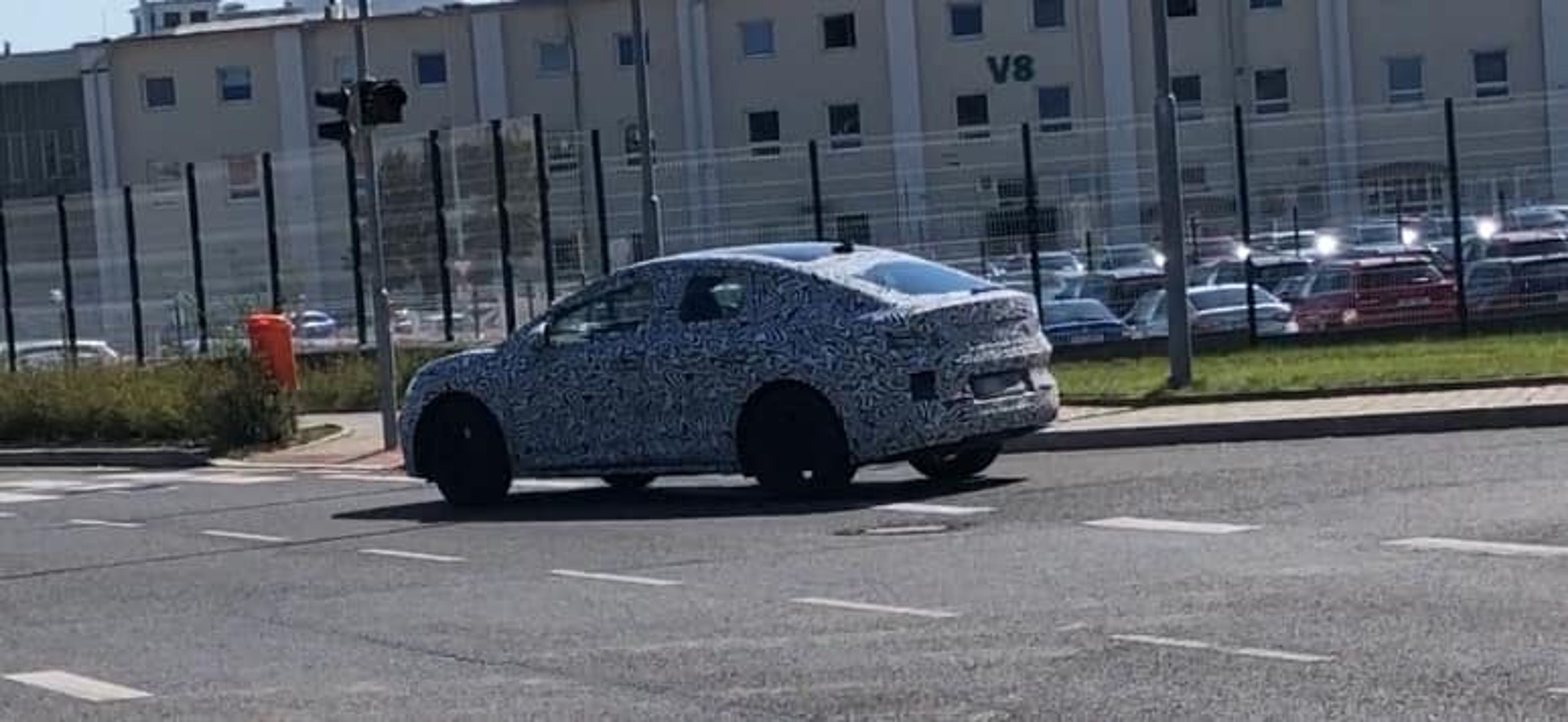 Škoda Enyaq ve verzi kupé - Fotogalerie: Škoda Enyaq jako kříženec SUV a kupé (2/4)