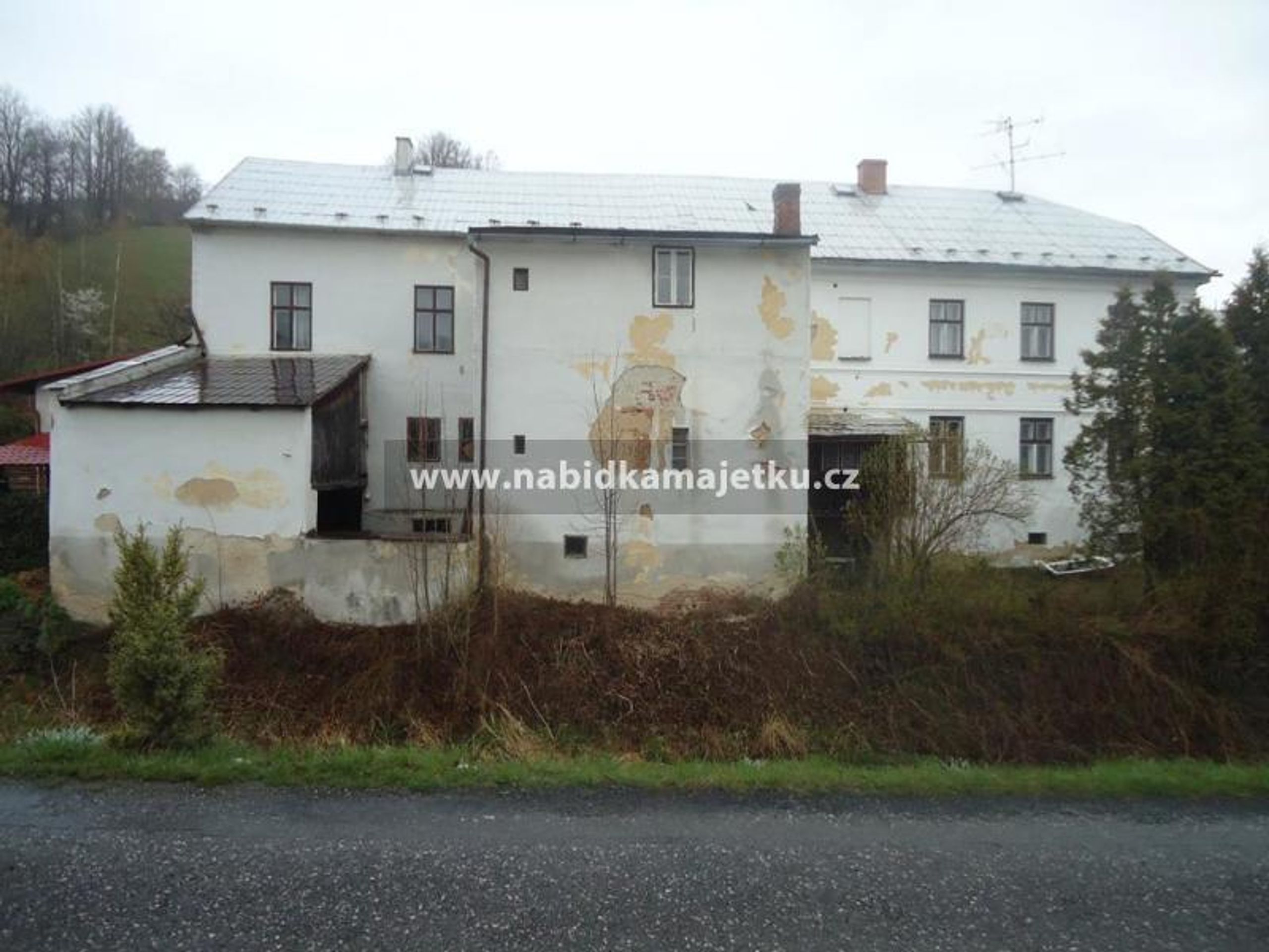 Rodinný dům - Janov - Prodej státního majetku (11/13)