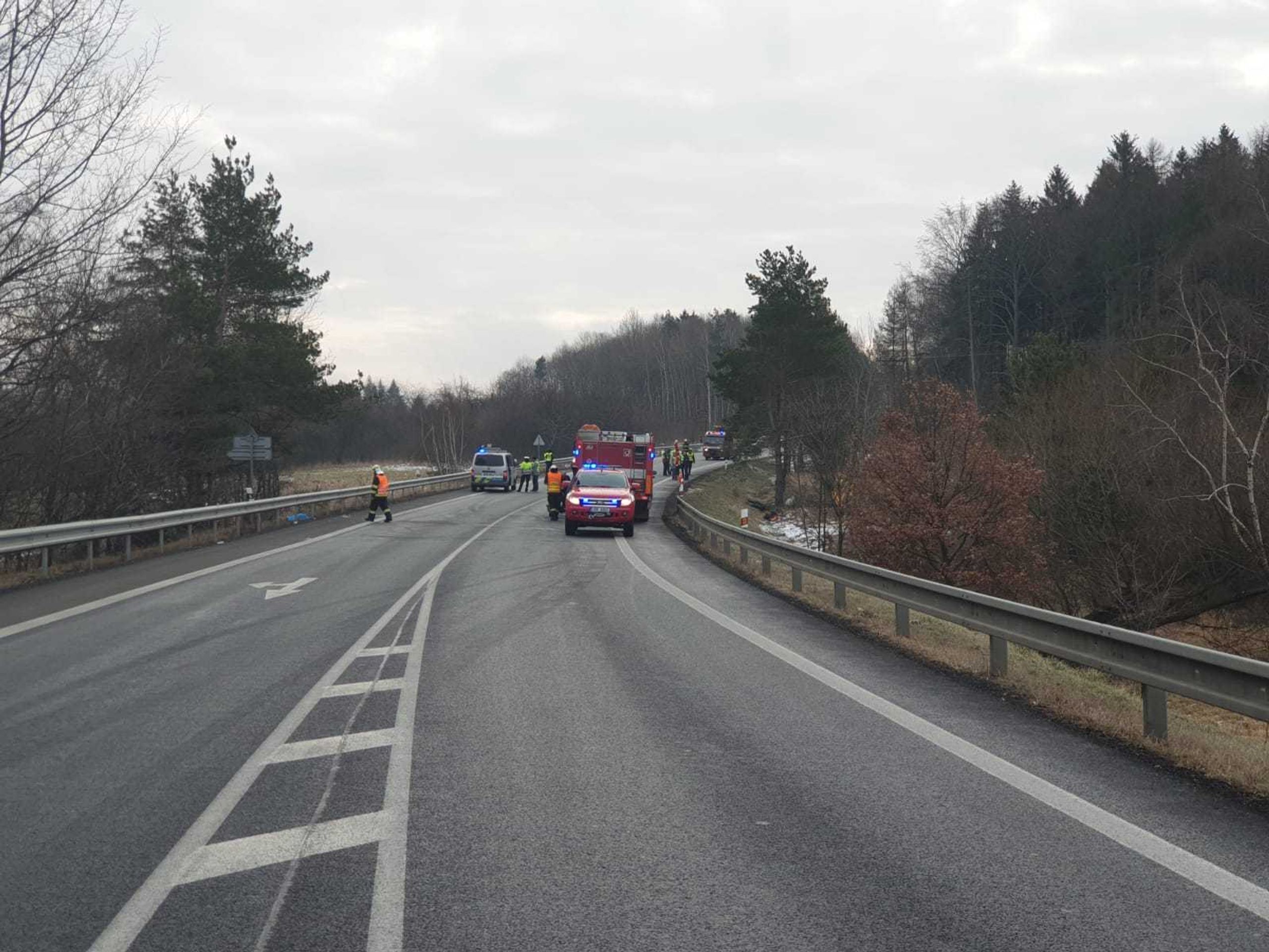 Při nehodě u Kostelce zemřeli dva lidé - 3 - GALERIE: Tragická nehoda u Kostelce nad Černými lesy (3/7)