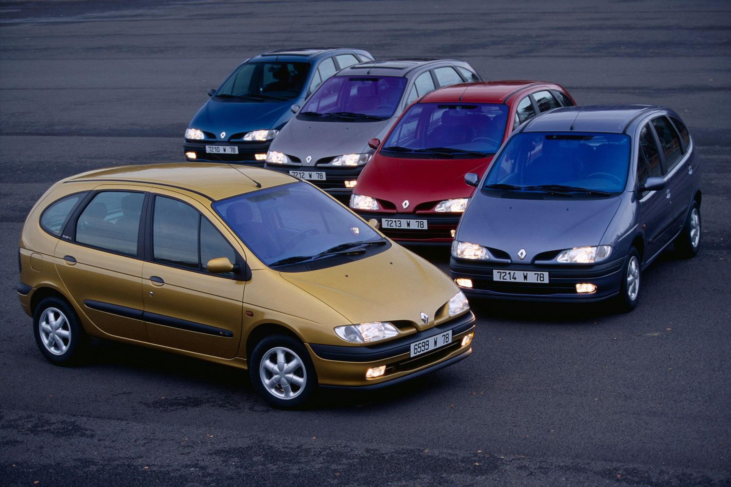 Renault Mégane Scénic (1996-2003) - Předchozí generace rodinného MPV Renault Scénic (1/4)