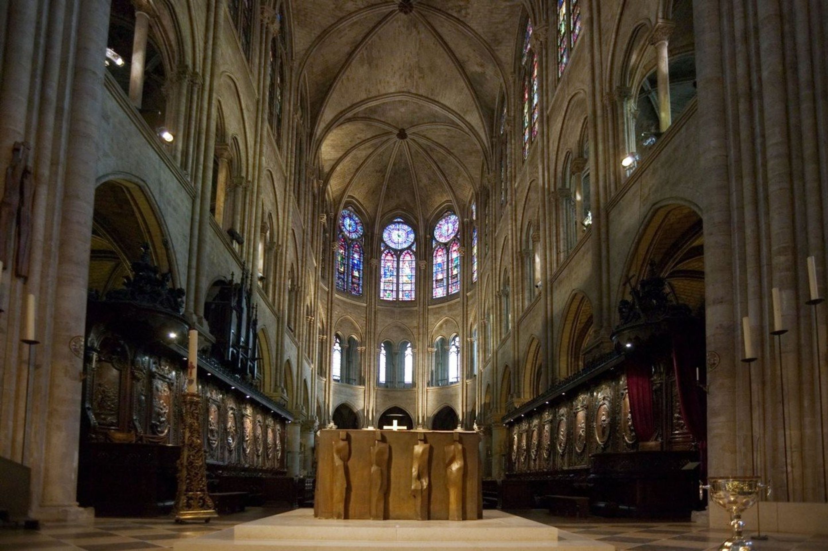 Interiér katedrály Notre-Dame - GALERIE: Prohlédněte si slavnou pařížskou katedrálu Notre-Dame (2/5)