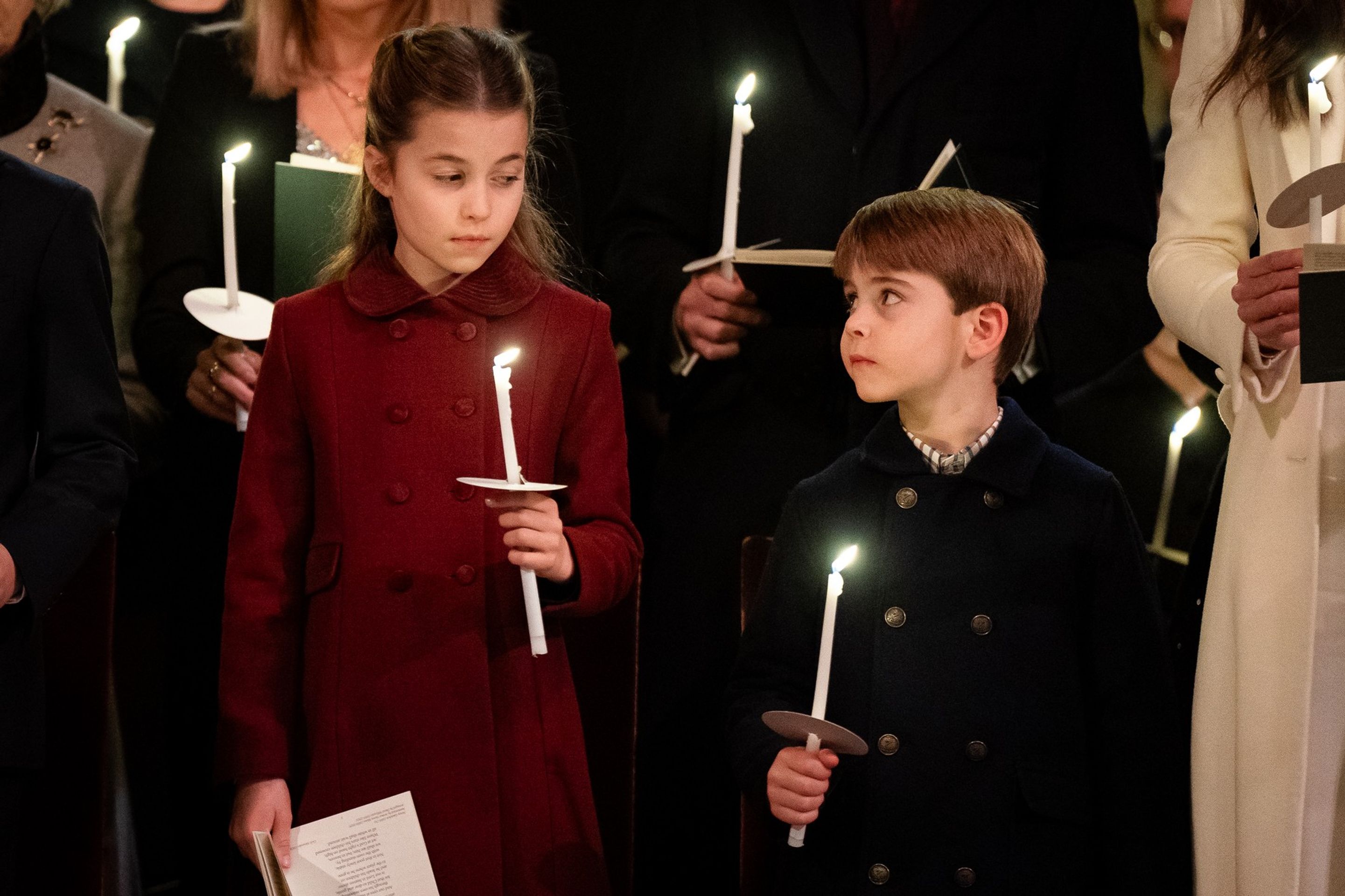 Princezna Charlotte a princ Louis na vánoční bohoslužbě - Královská rodina na vánoční bohoslužbě (3/5)