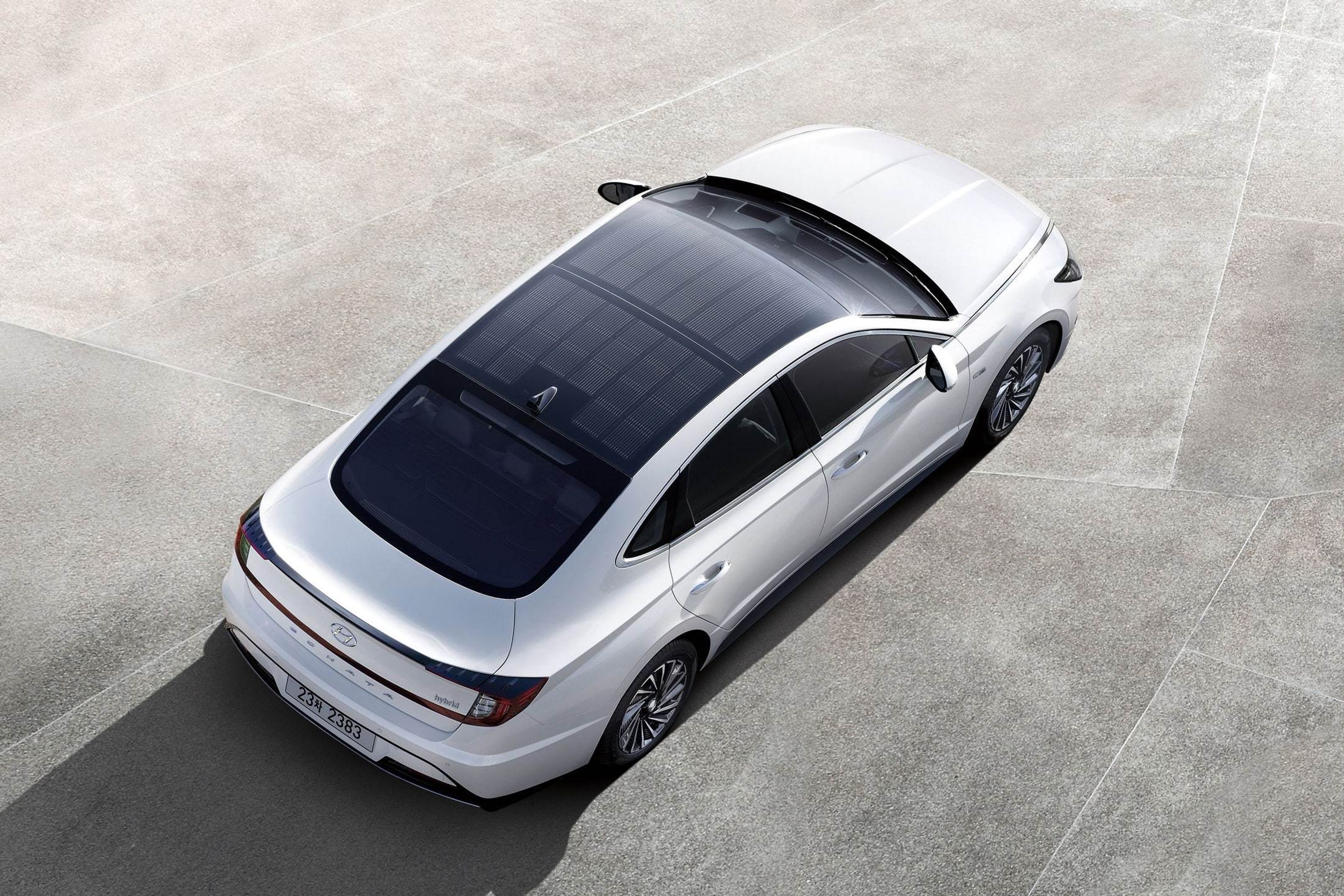 Hyundai Sonata Hybrid - 8 - Fotogalerie: Hyundai Sonata Hybrid má solární panely na střeše (4/4)
