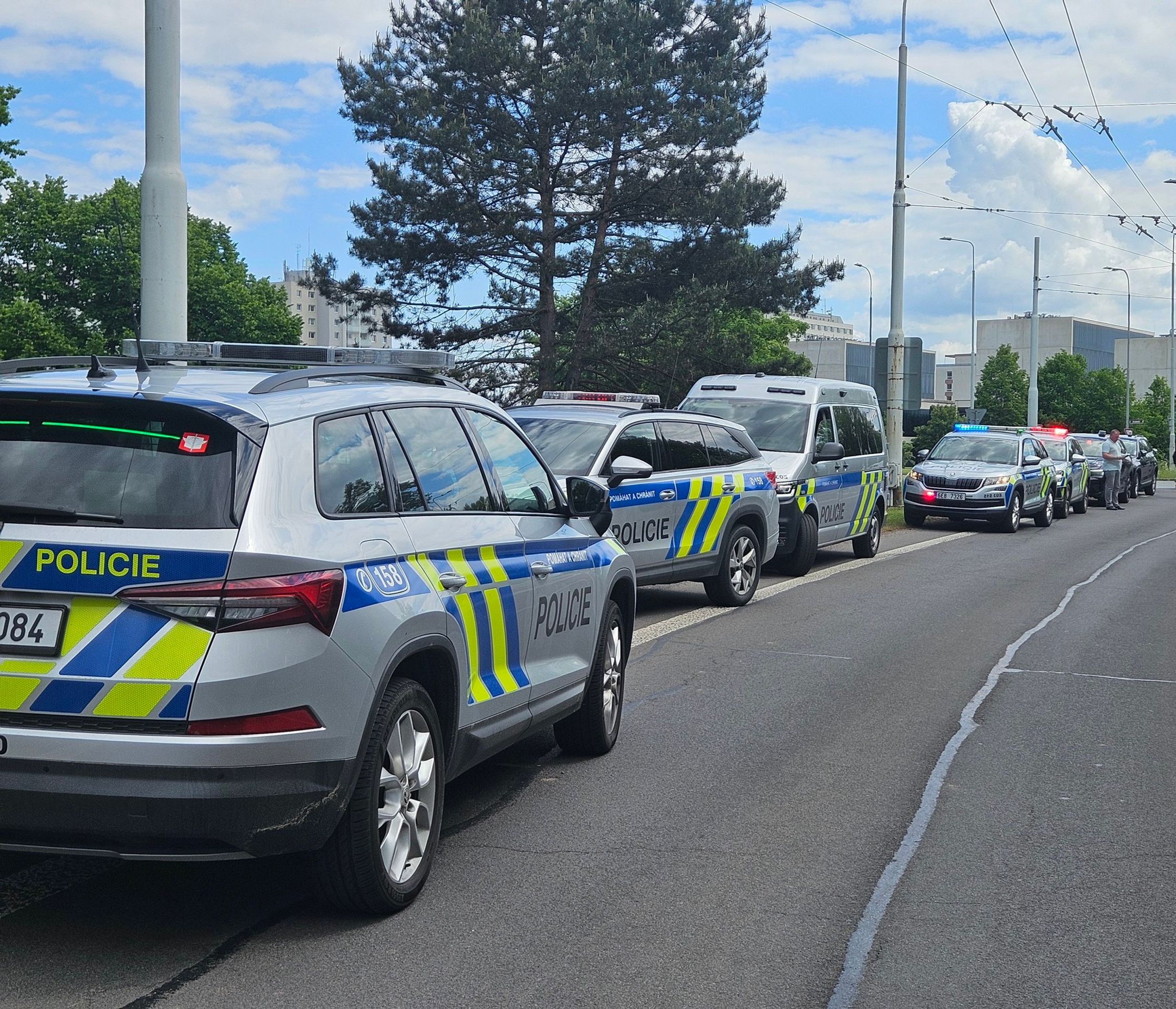 Policejní zásah na ulici Poděbradská v Pardubicích - Policejní zásah na ulici Poděbradská v Pardubicích (11/13)