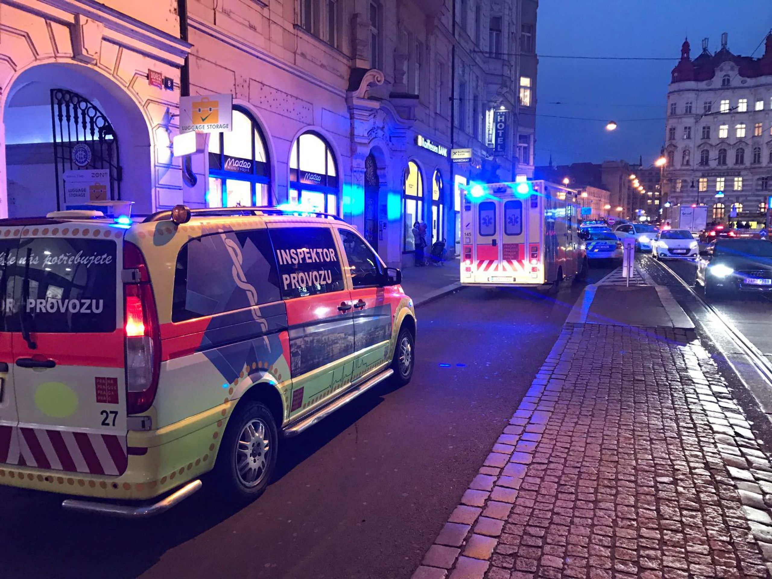 Pád do hotelového světlíku v Revoluční ulici - 2 - GALERIE: Pád muže do světlíku hotelu v Revoluční ulici v Praze (1/3)