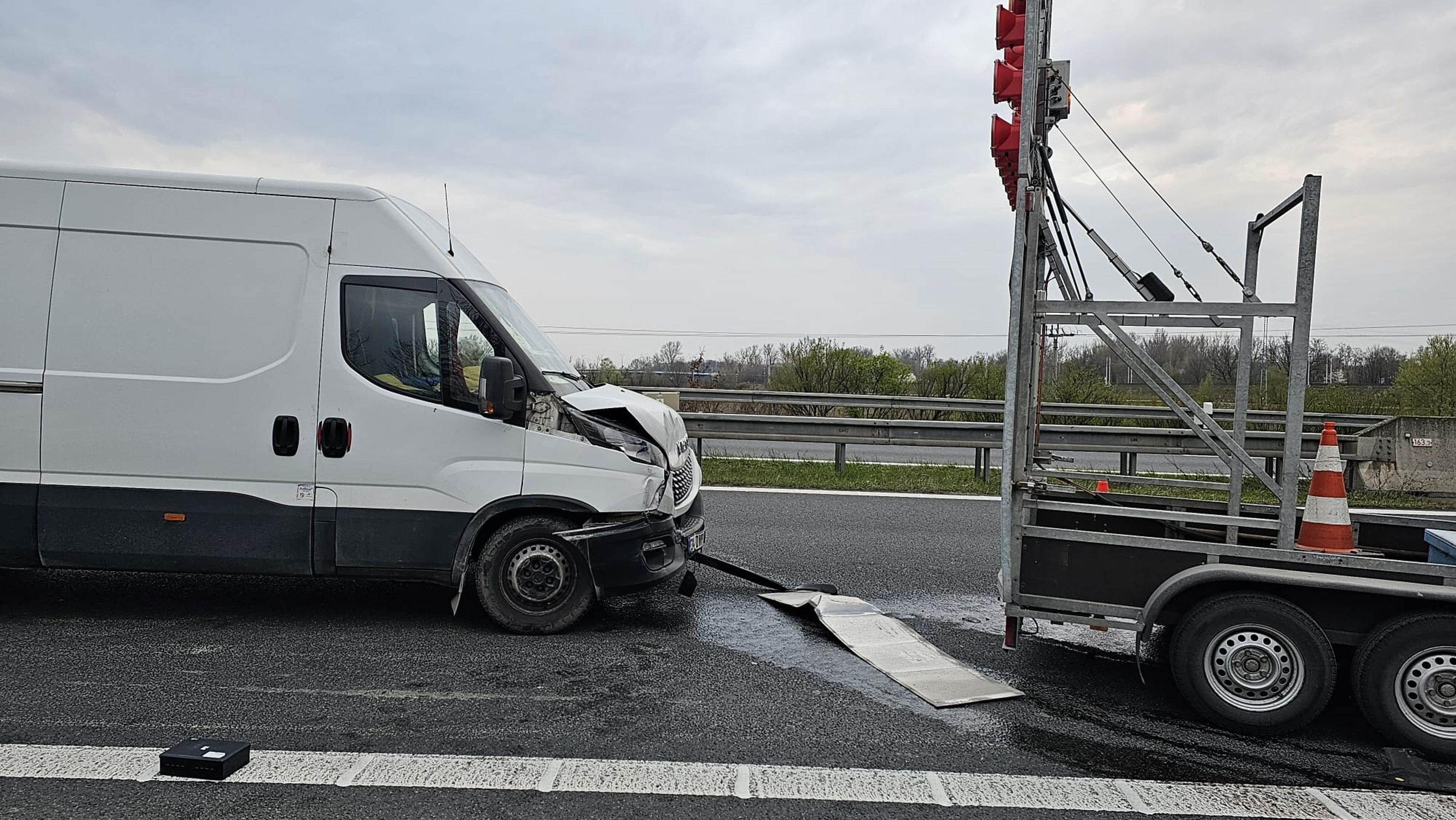 Dopravní nehoda na D1, km 369,9 směr Olomouc (3) - Dopravní nehody, které ohrozily životy pracovníků (12/12)