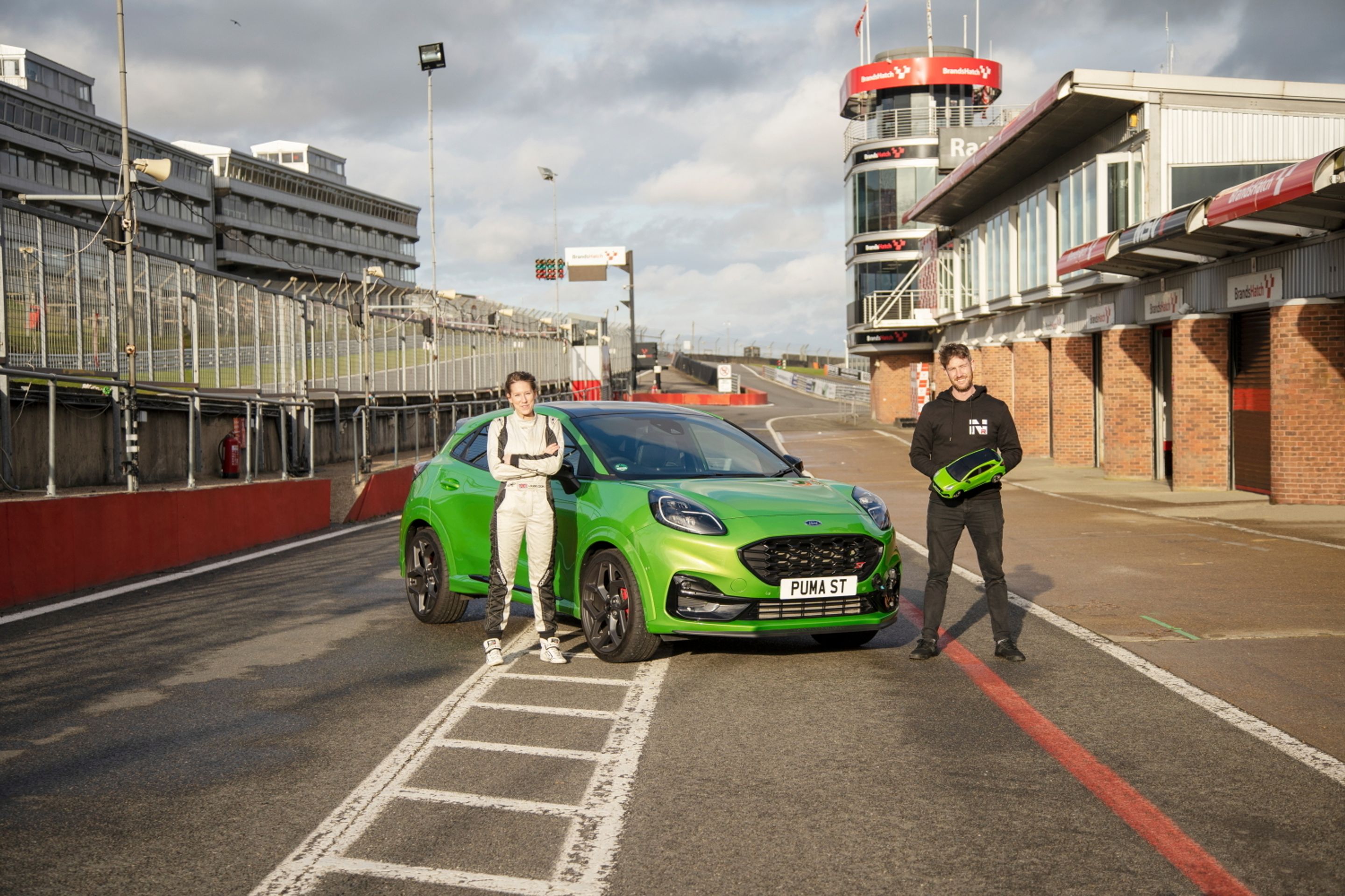 Sportovní SUV Ford Puma ST vs. model Puma ST RC - 11 - Fotogalerie: Sportovní SUV Ford Puma ST vs. RC model (7/11)