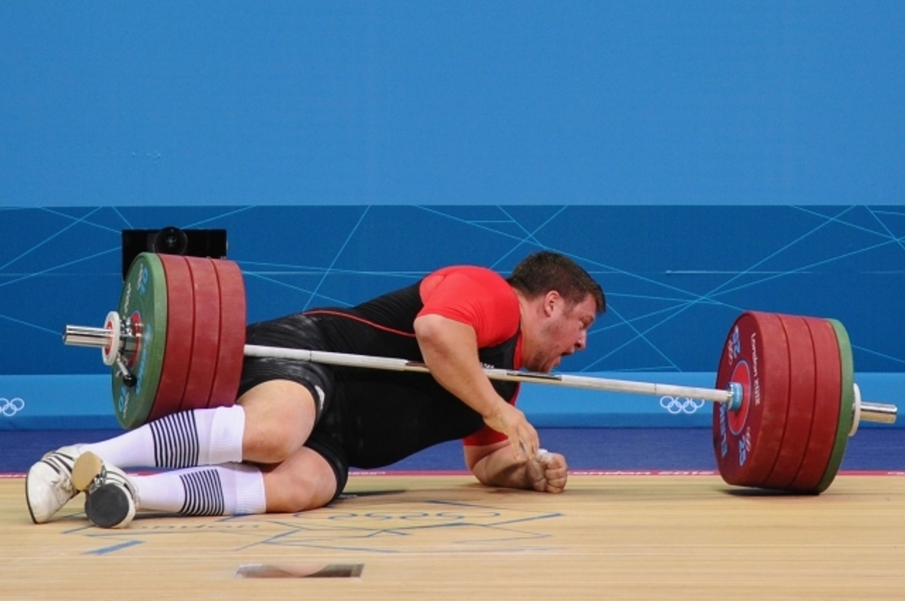 Vzpěrač Matthias Steiner - 5 - GALERIE: Vzpěrač Matthias Steiner pod činkou (8/10)