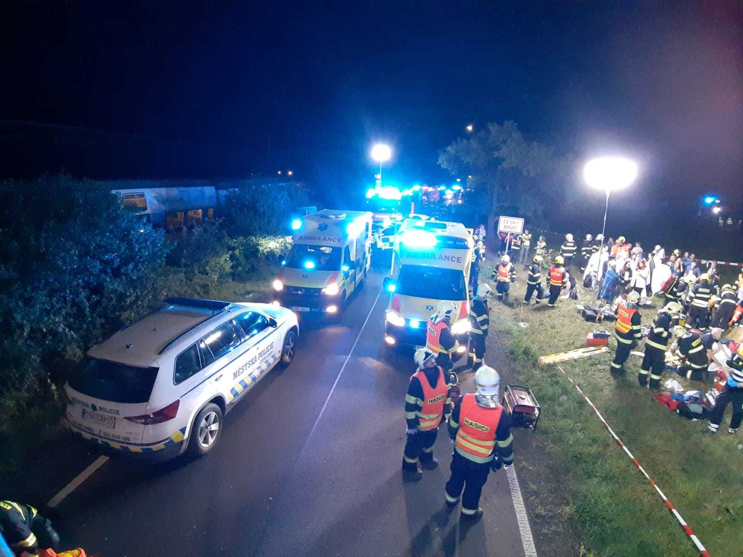 Tragická nehoda vlaků u Českého Brodu - 9 - GALERIE: Dva vlaky se srazily u Českého Brodu na Kolínsku (25/38)