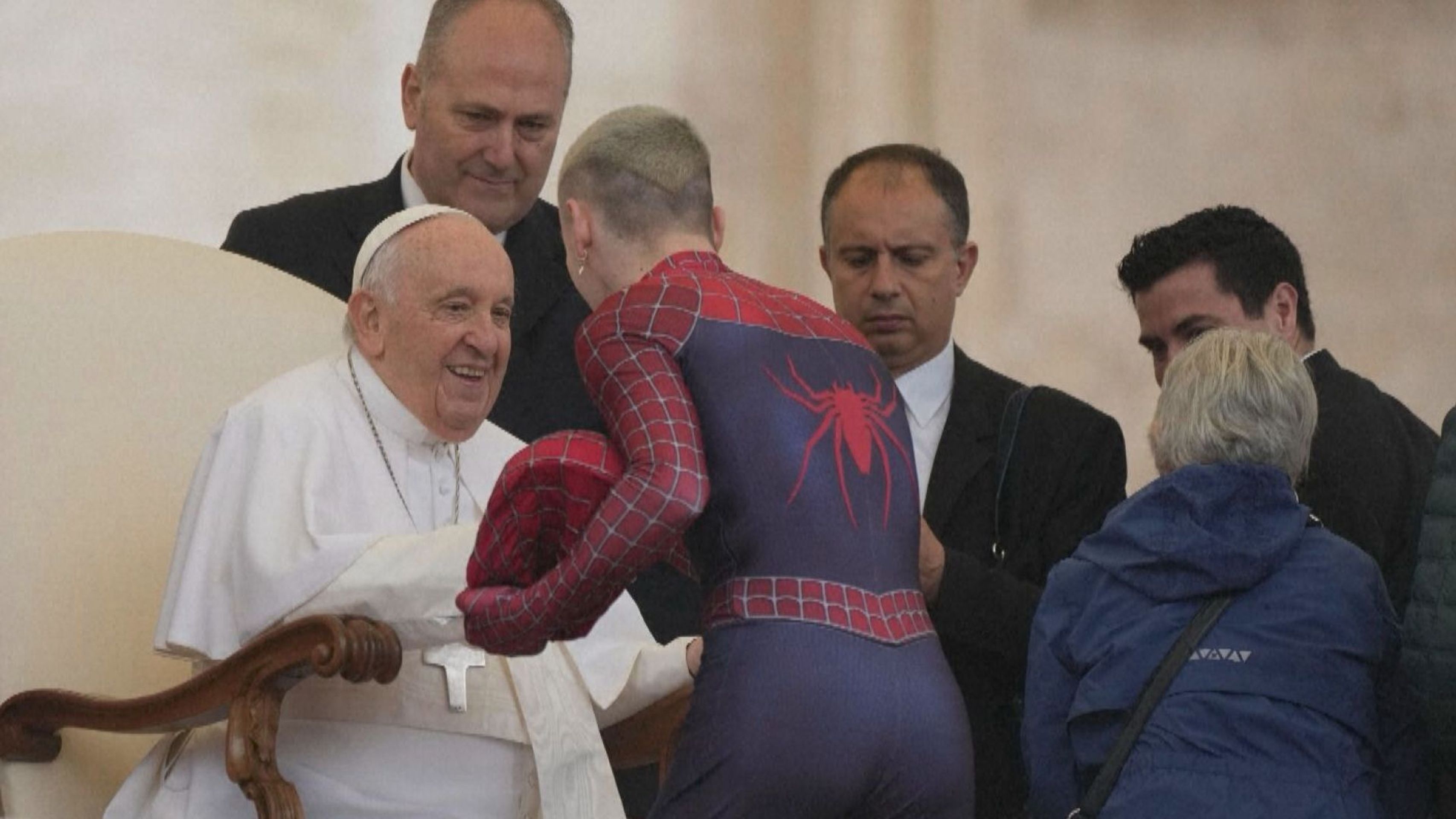 Papež a Spiderman - Papež František (16/22)