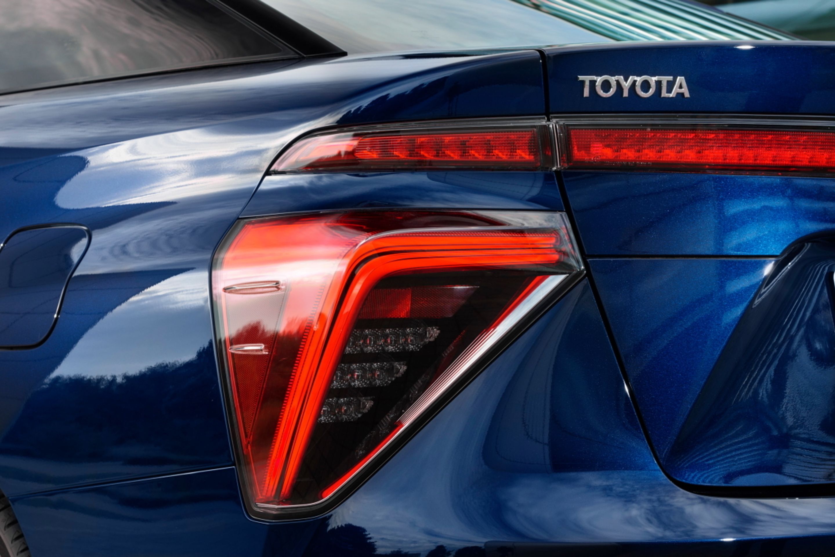 Toyota Mirai - 7 - Fotogalerie: Vodíková Toyota Mirai (17/26)