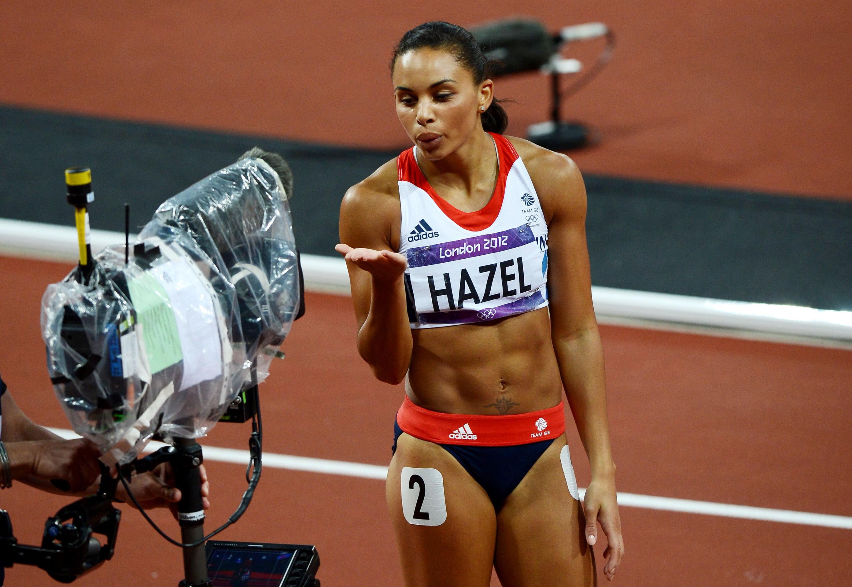Louise Hazelová 1 - Fotogalerie: Louise Hazelová se nechala fotit nahá pro sportovní magazín (2/4)