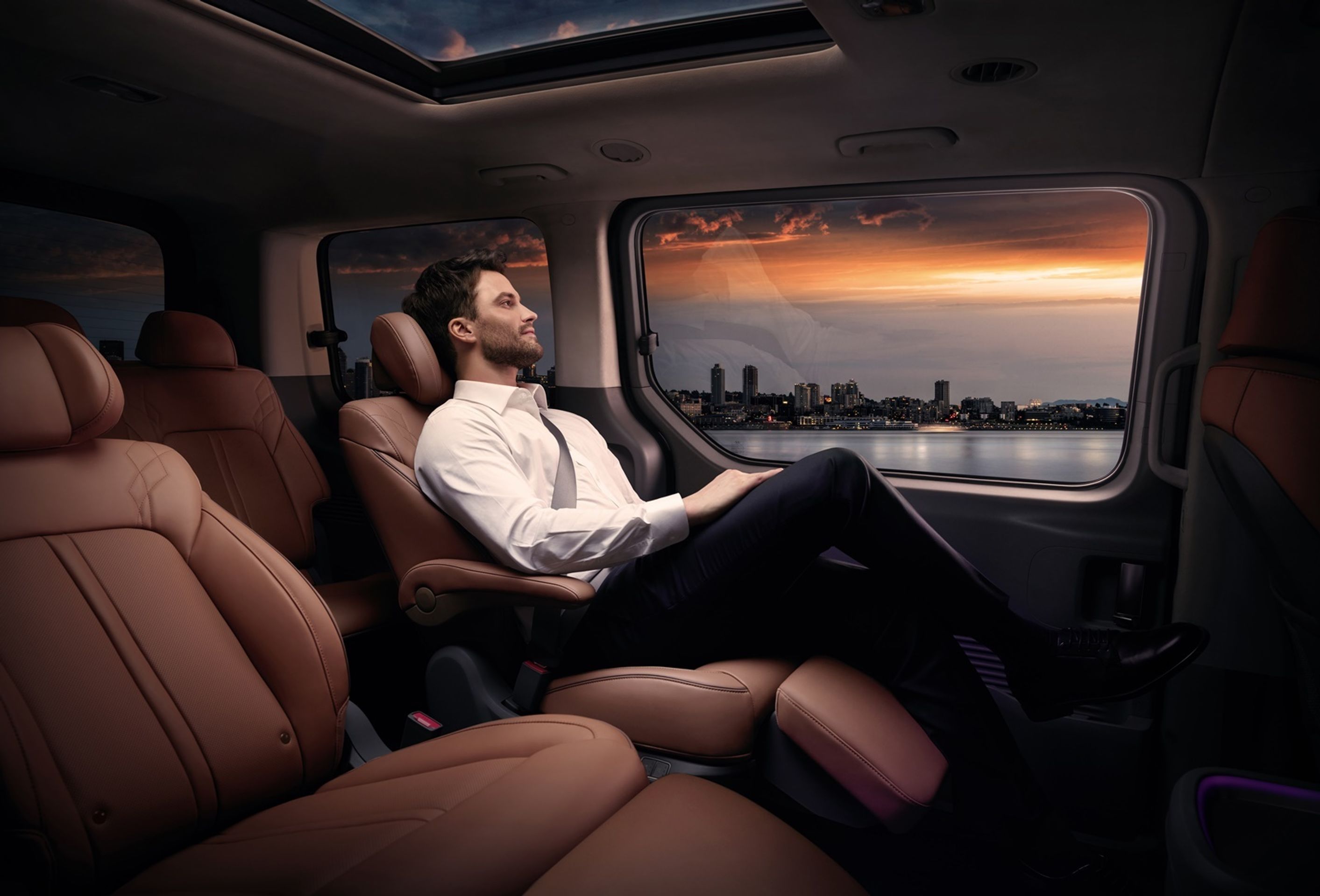 Hyundai Staria - 13 - Fotogalerie: Parádní dodávka s futuristickým vzhledem Hyundai Staria (6/16)