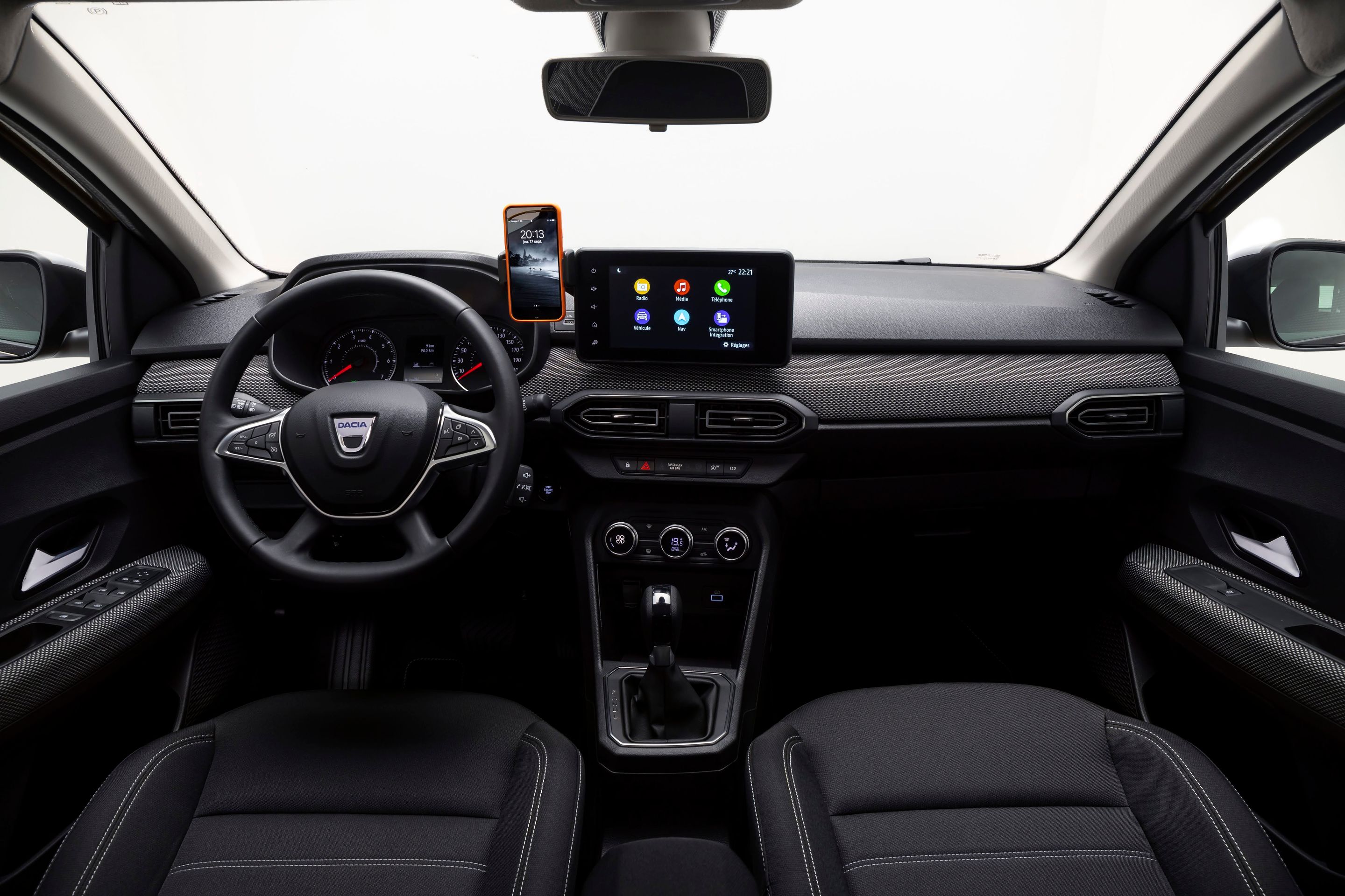 Nová generace modelů Dacia Logan, Sandero a Sandero Stepway - 31 - Fotogalerie: Dacia ukázala novou generaci tří stěžejních modelů (23/23)