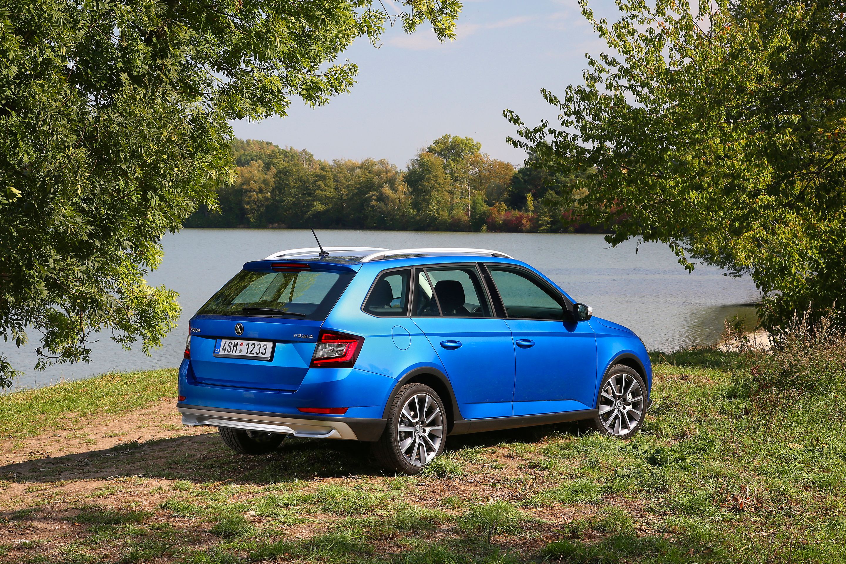 Fabia Combi Scoutline - 9 - Fotogalerie: Nové geny pro fabii. Kombík dostal offroadové plasty (3/6)