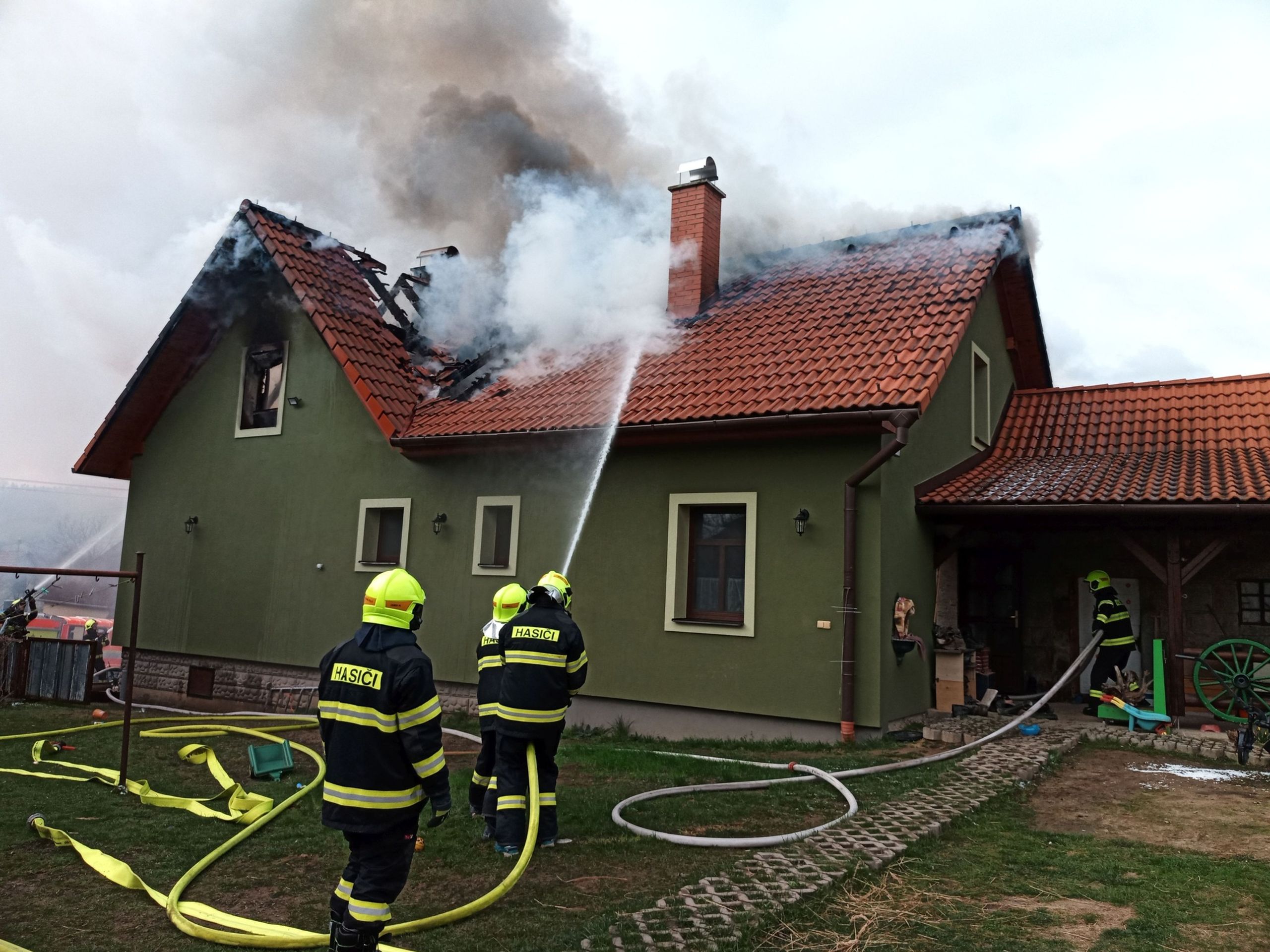 Požár rodinného domu na Zlínsku (9) - Požár rodinného domu na Zlínsku (6/9)