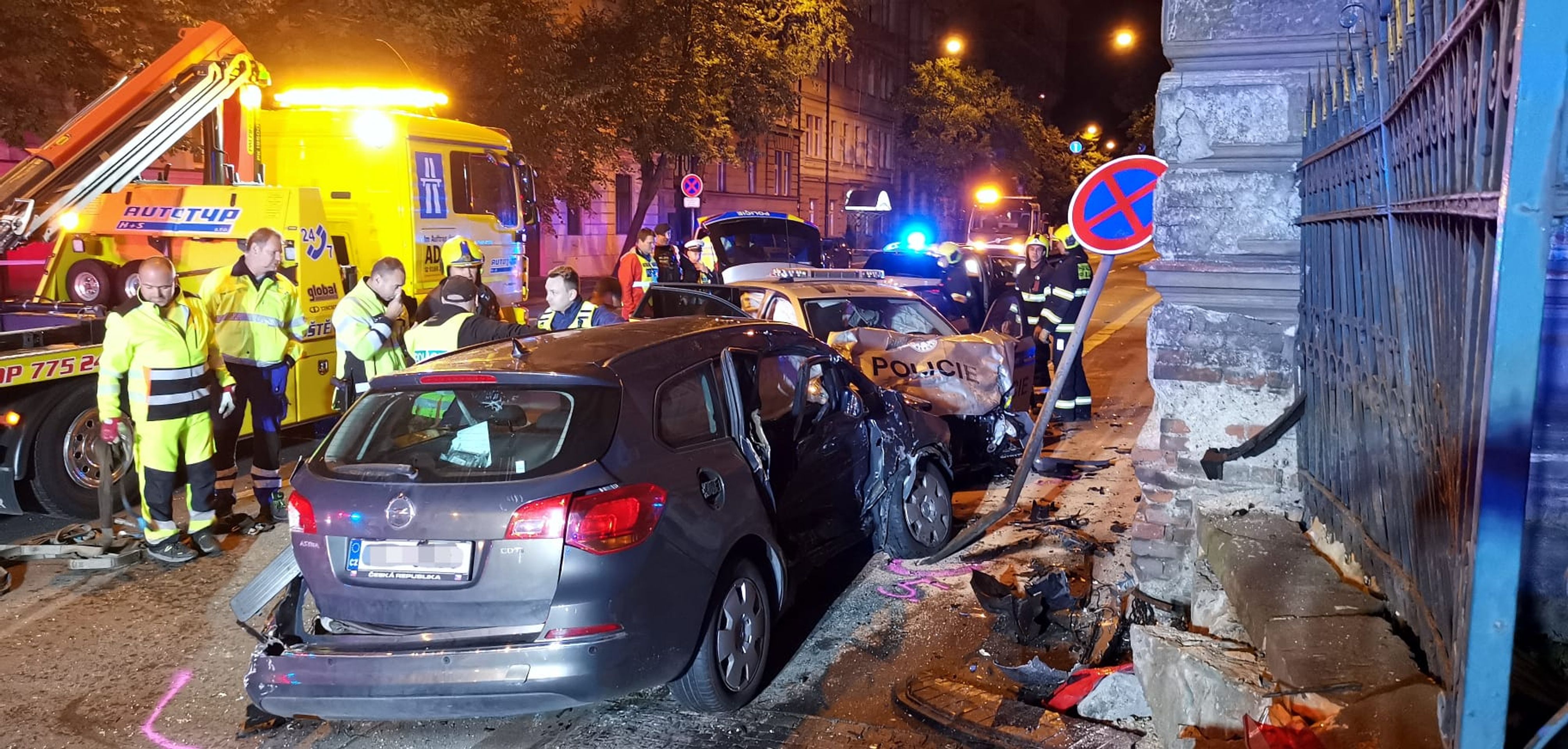 Srážka policejního a osobního auta (2) - Srážka policejního a osobního auta (2/5)