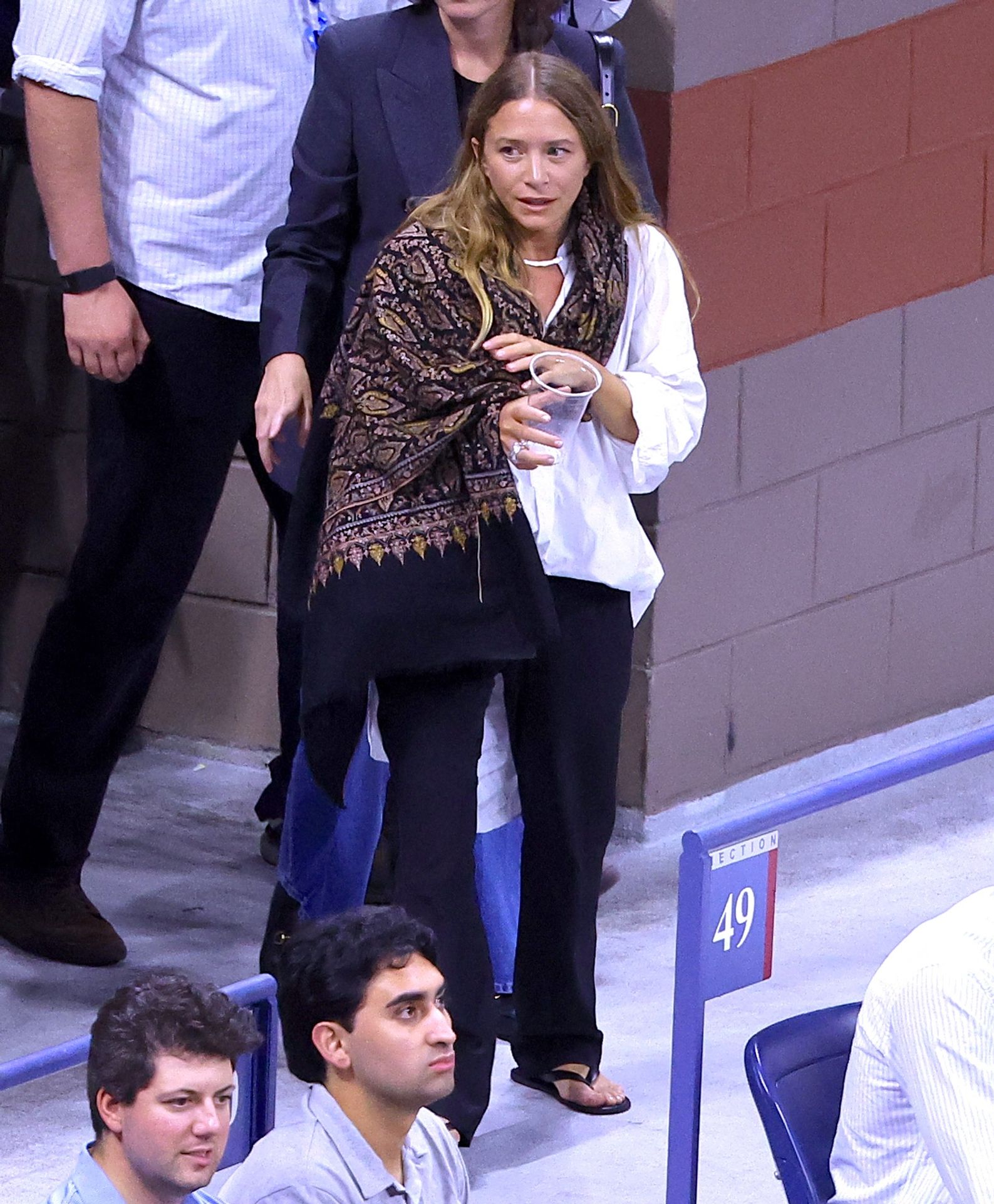 Mary-Kate Olsenová, 2025 - Mary-Kate a Ashley Olsenovy (5/12)