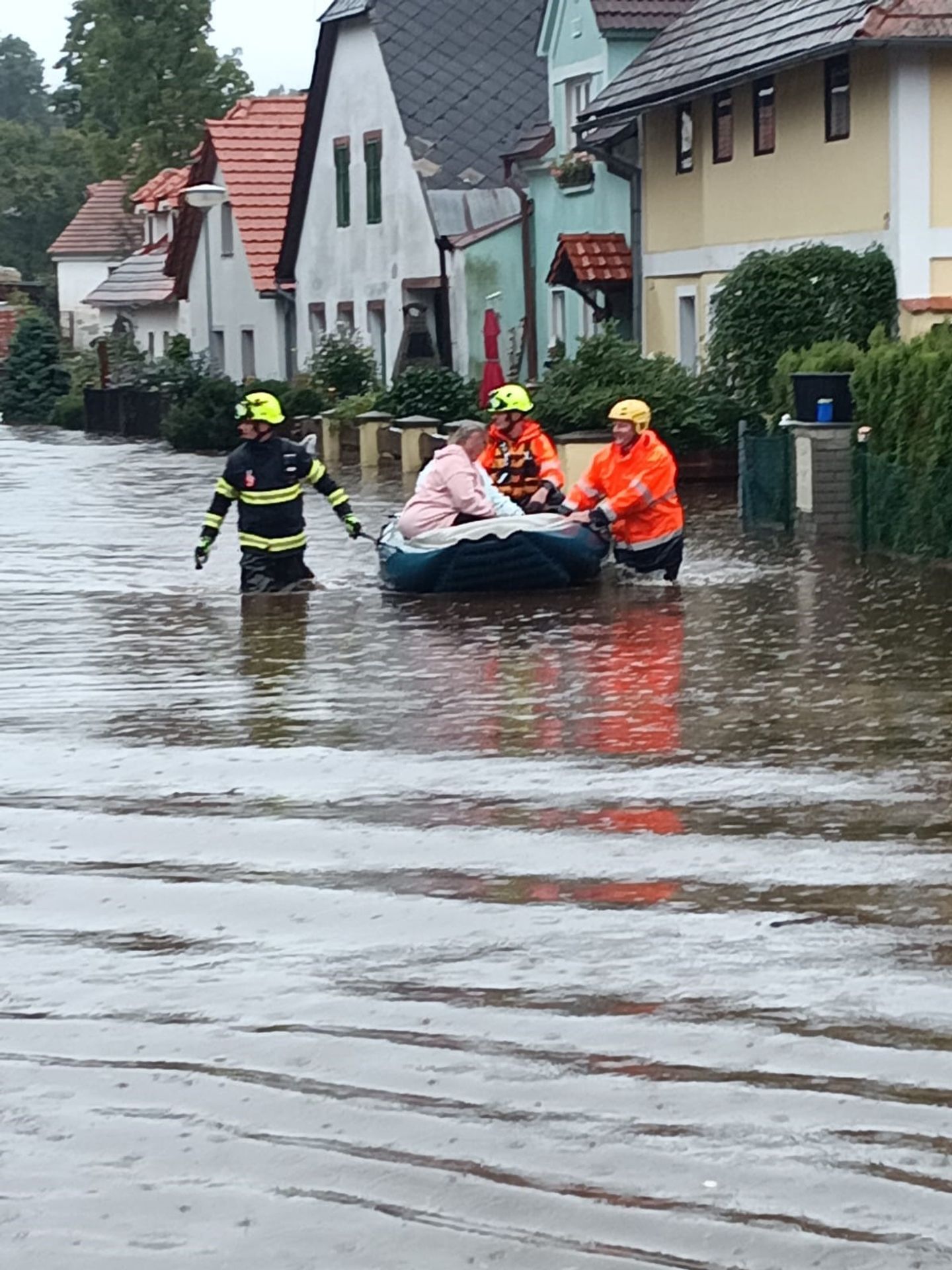 Evakuace žen v Benešově nad Černou - Evakuace žen v Benešově nad Černou (3/4)